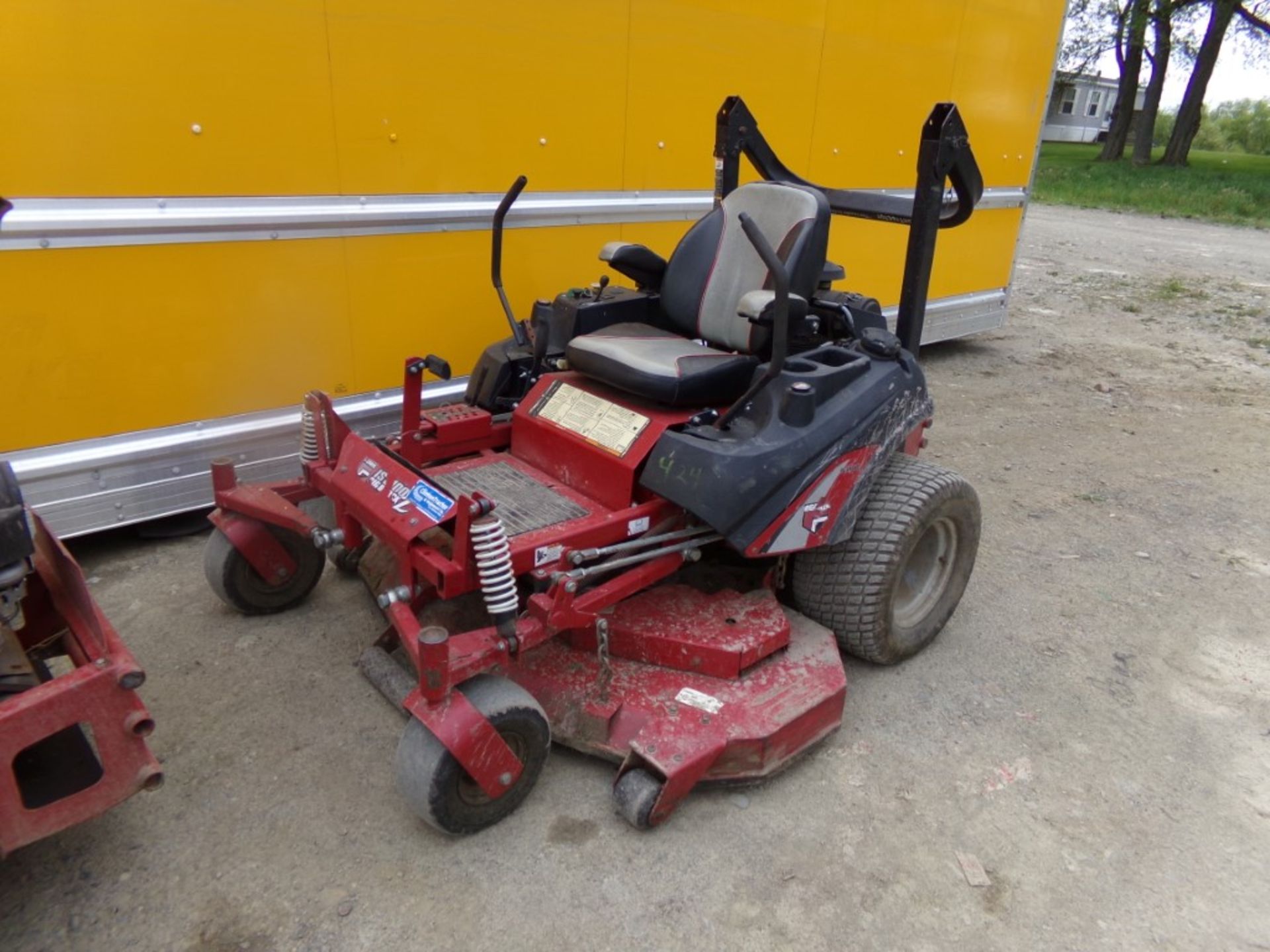 Ferris IS 2000Z, Commercial, Zero Turn Mower, 60'' Deck, 28 HP, Briggs, 423 Hours, 4 Corner - Image 2 of 2