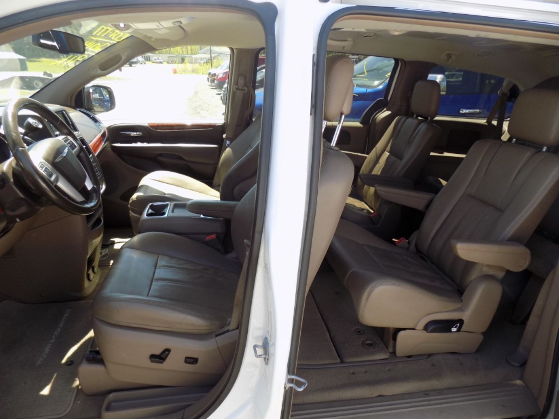 2014 Chrysler Town & Country Touring, White, 91,699 Mi, Vin# 2C4RC1BG3ER439205 - OPEN TO ALL BUYERS, - Image 4 of 4