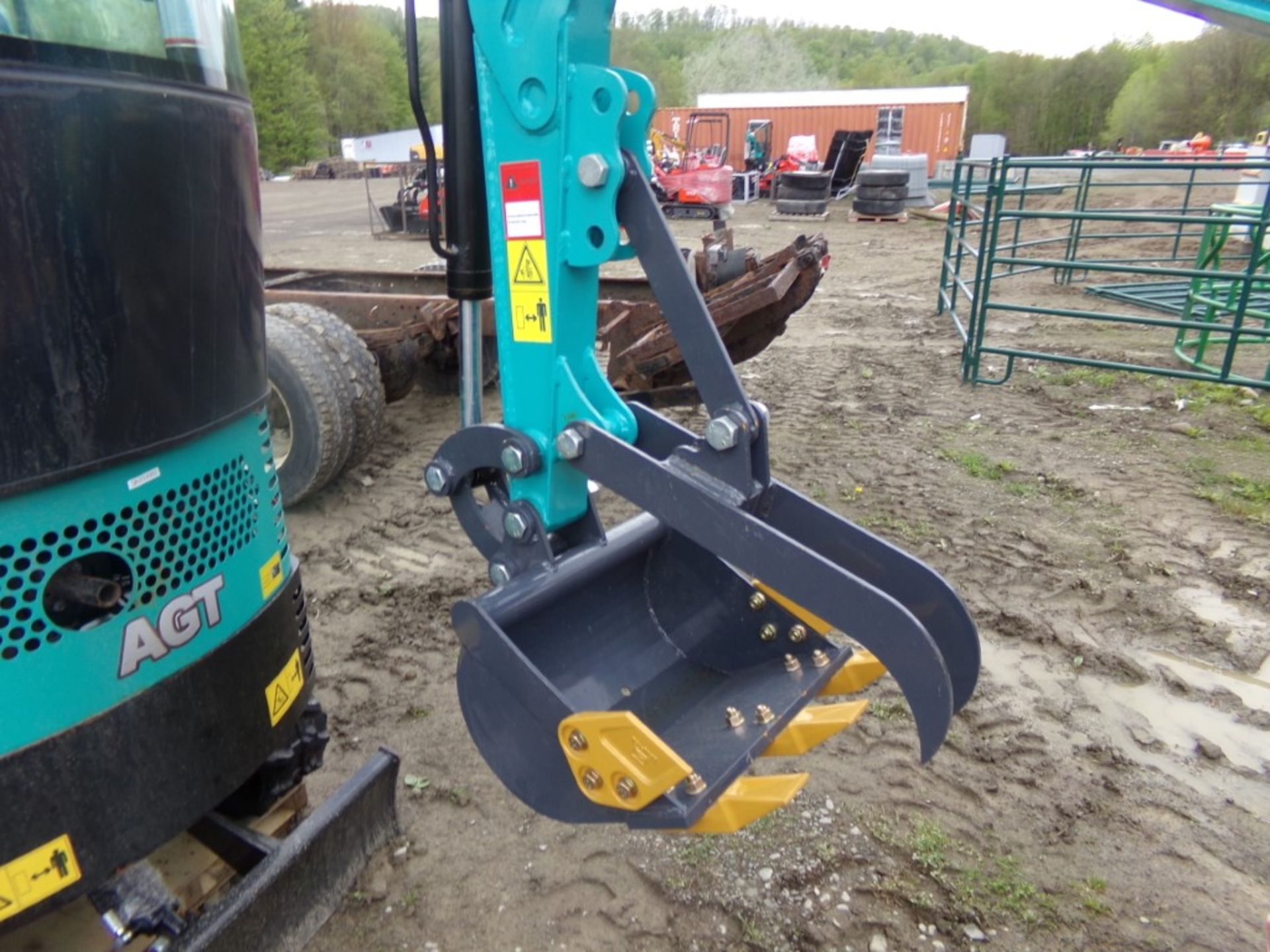 New AGT Industrial H15 Mini Excavator with Open Cab, Canopy,Green/Blue Grader Blade, Stationary - Image 4 of 6