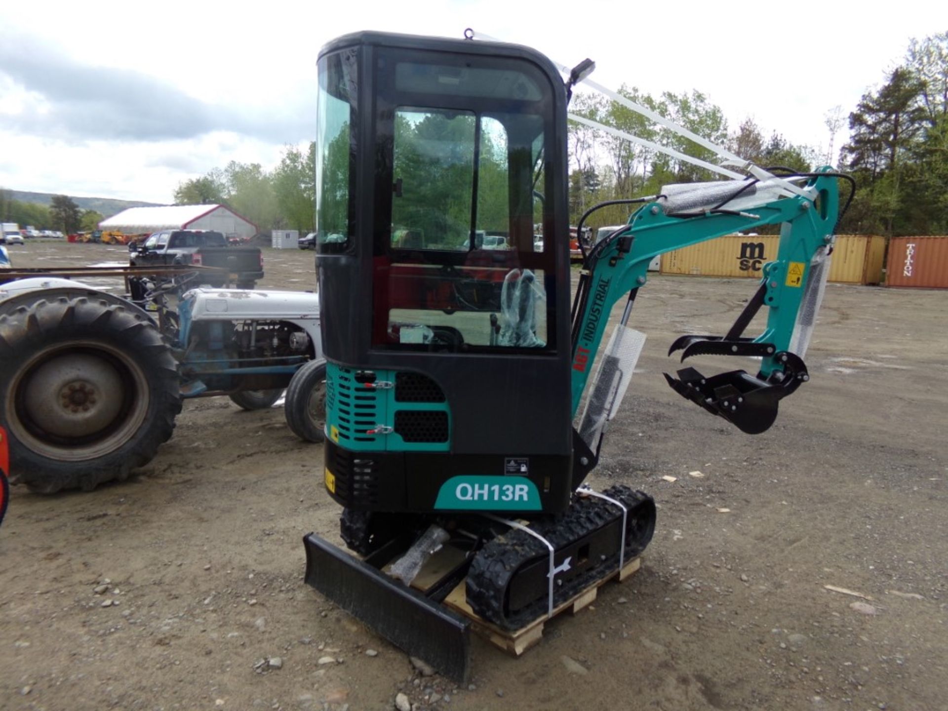 New AGT Industrial QH13R Full Cab Mini Excavator with Grader Blade, Stationary Thumb, BROKEN - Image 3 of 7