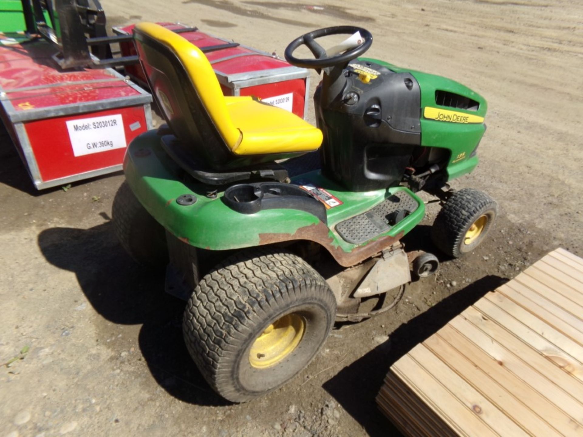 John Deere 135 Automatic with 42'' Deck, 22 HP Briggs Engine, 610 Hrs. 1 DECK SPINDLE SEIZED - Image 2 of 2