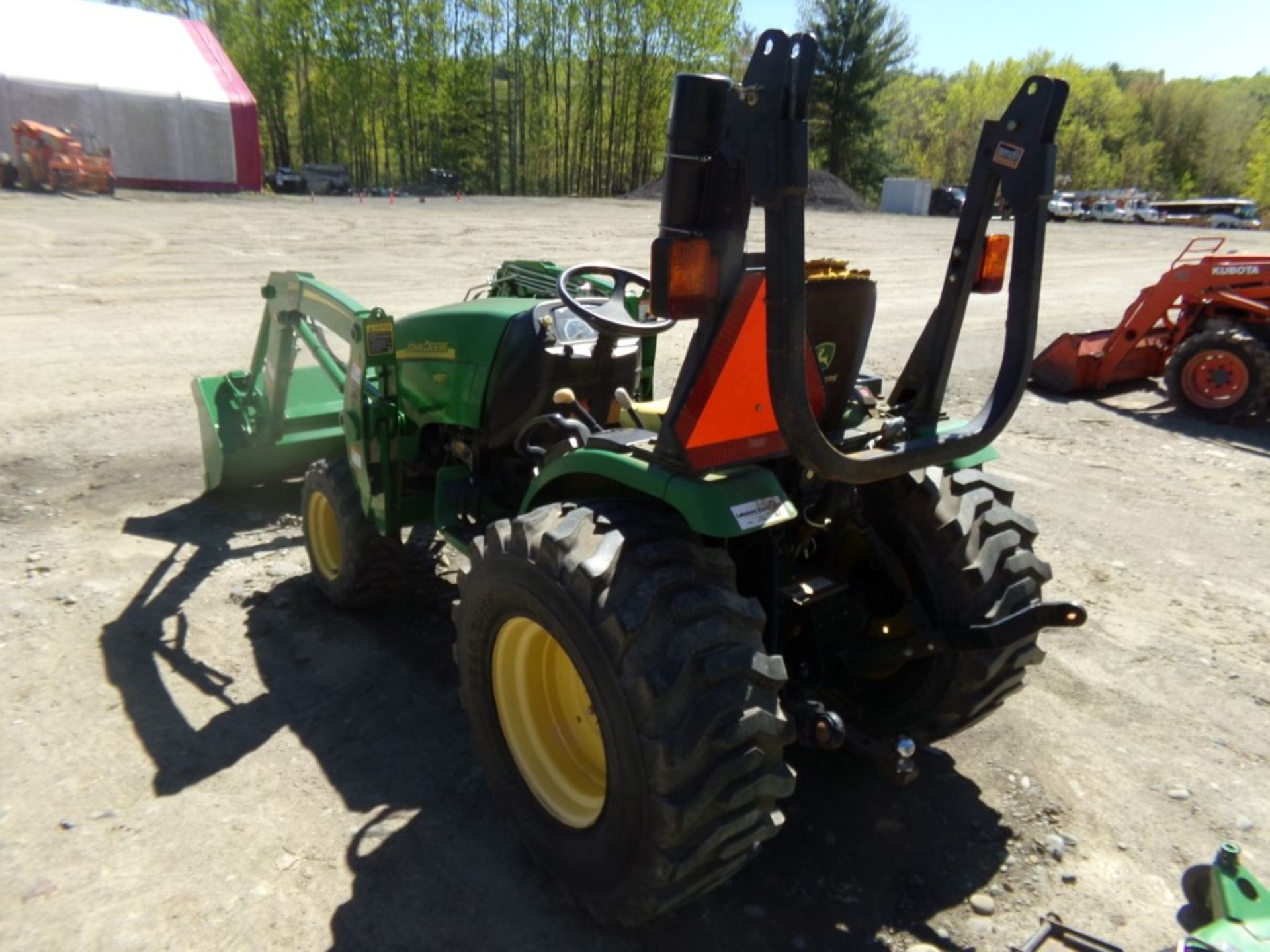 John Deere 2720 4 WD Compact Tractor with 220R Loader, 54'' Bucket, PTO, 3 PT Hitch, ROPS, Diesel, - Image 2 of 5