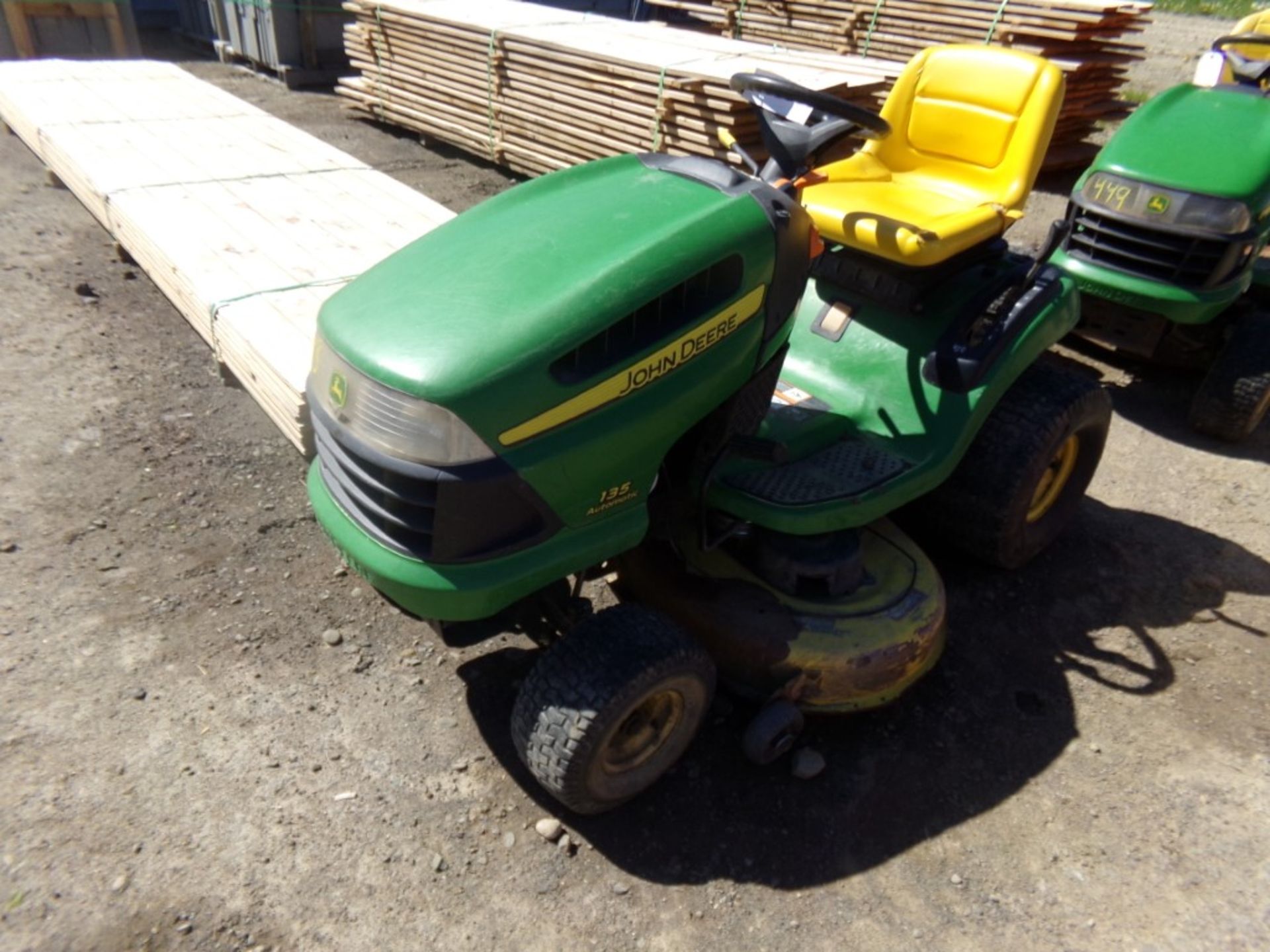 John Deere 135 Automatic with 42'' Deck, 22 HP Briggs Engine, 610 Hrs. 1 DECK SPINDLE SEIZED