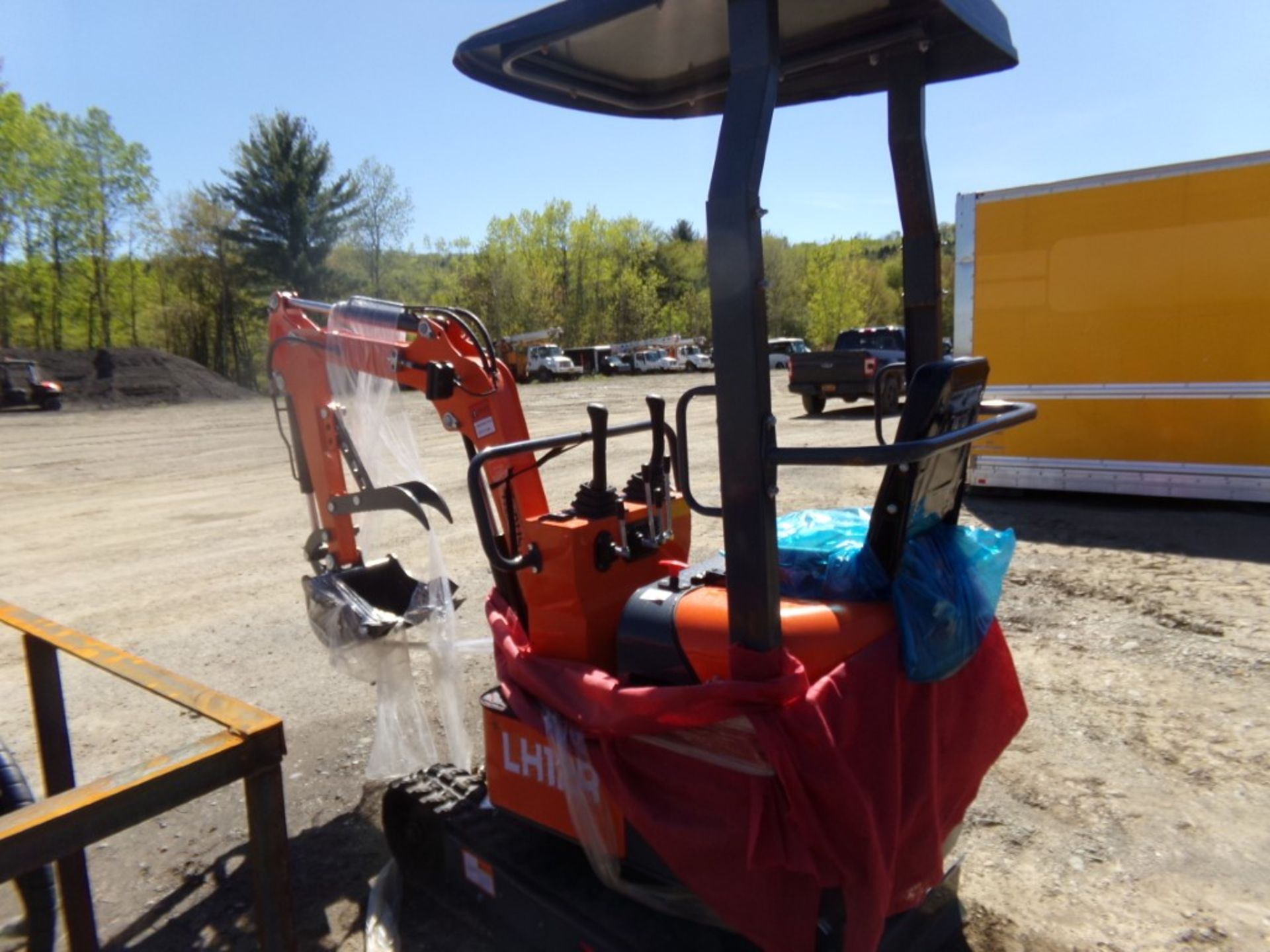 New AGT Industrial LH12R Mini Excavator with 16'' Bucket and Canopy, Stationary Thumb, Grader Blade - Image 3 of 6