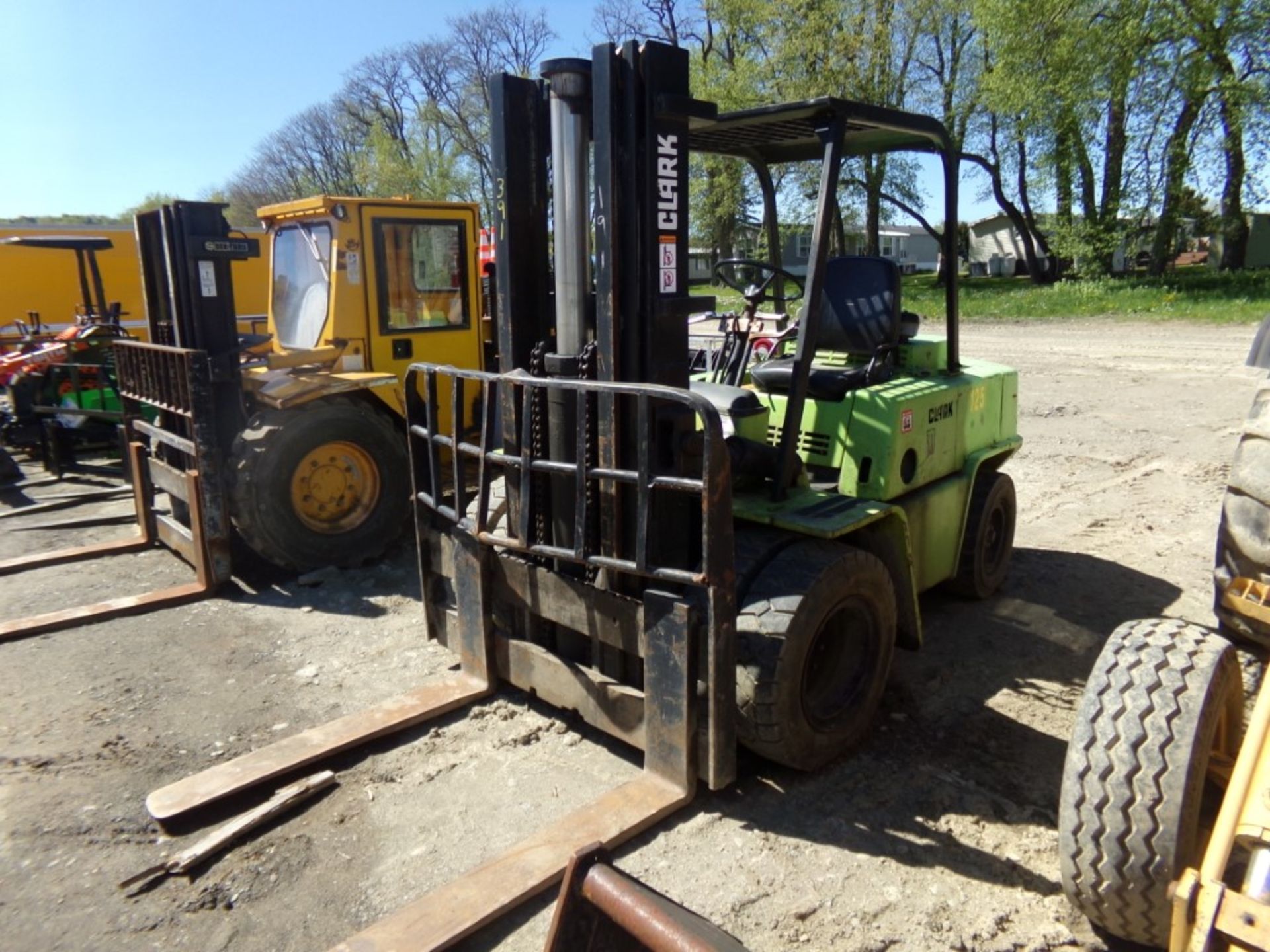 Clark 6500-HY60 Dual Wheeled Forklift, Gas, 6000 LB Capacity, 7'' Wide Forks, Triple Mast, 2904 Hrs.