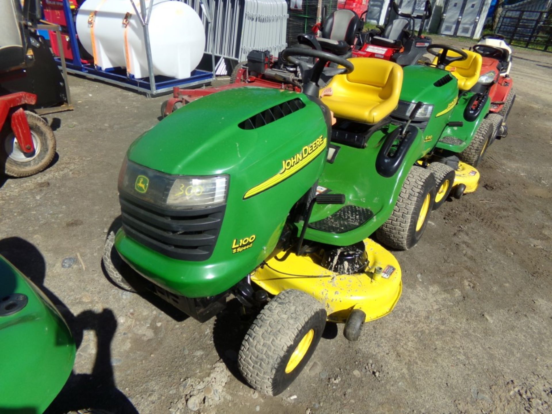 John Deere L100/110 5 Speed with 42'' Deck, 17HP Intek Briggs Engine, NO HOUR METER Ser.#184765