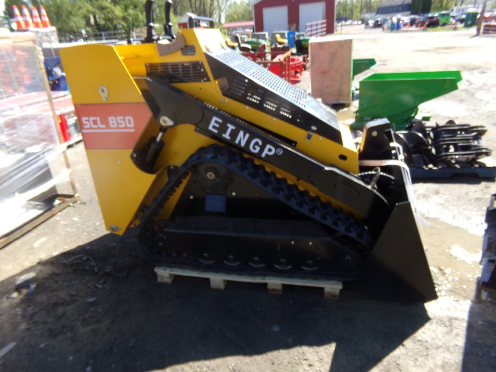 New Eingp SCL850 Mini Skid Steer with 40'' Bucket, Gas Engine, Yellow - Image 2 of 2