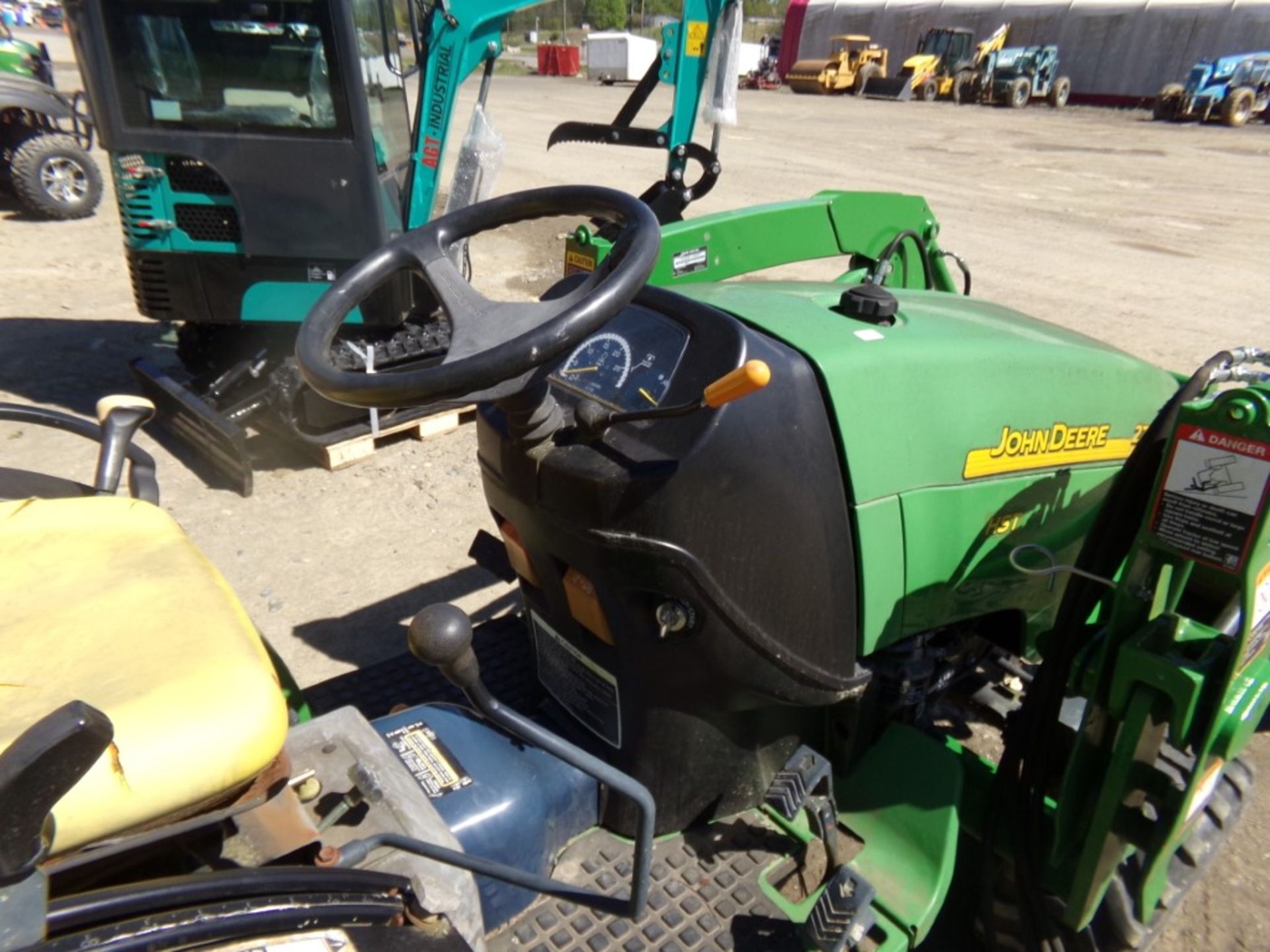 John Deere 2720 4 WD Compact Tractor with 220R Loader, 54'' Bucket, PTO, 3 PT Hitch, ROPS, Diesel, - Image 5 of 5
