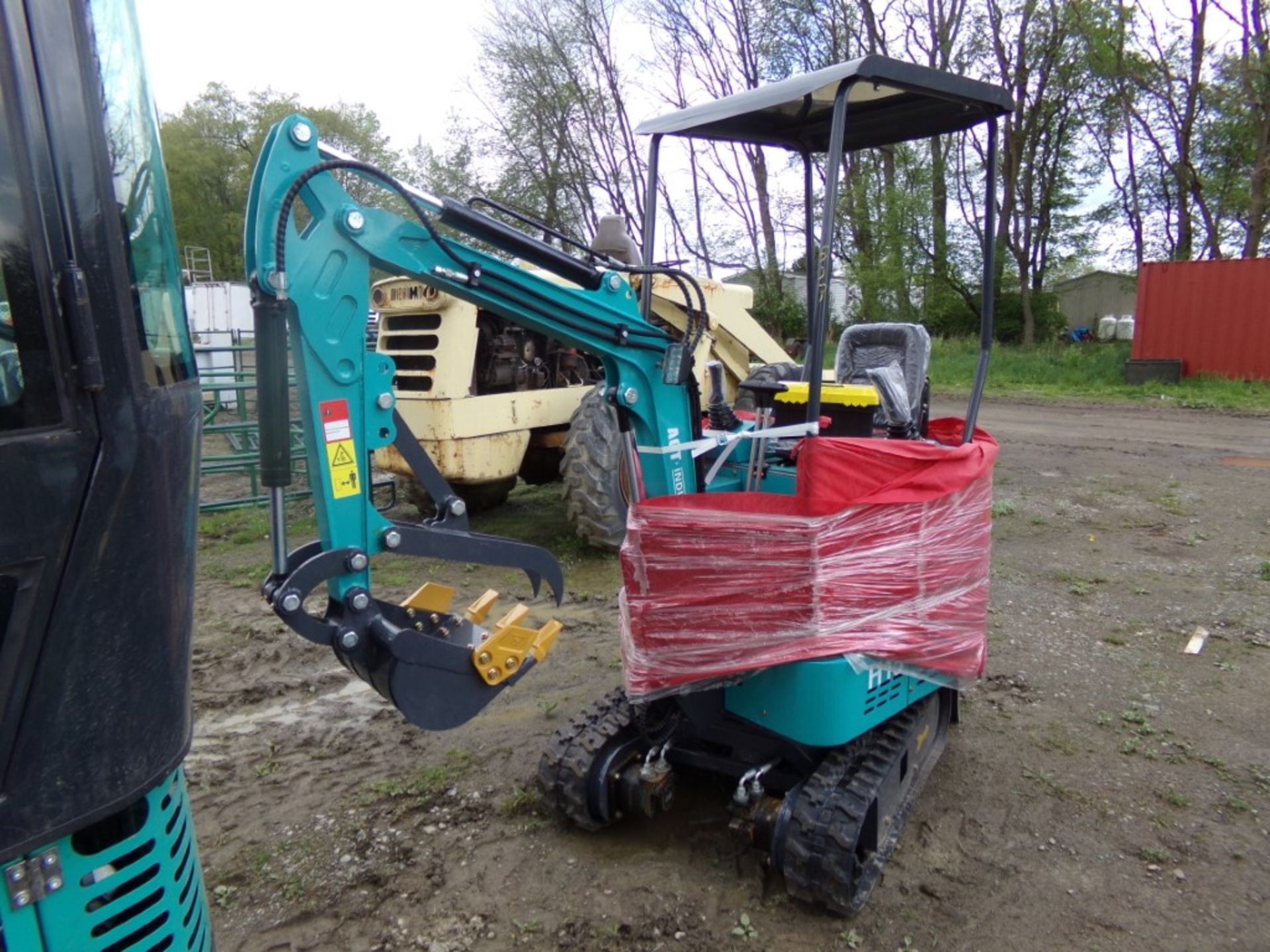 New AGT Industrial H15 Mini Excavator with Open Cab, Canopy,Green/Blue Grader Blade, Stationary