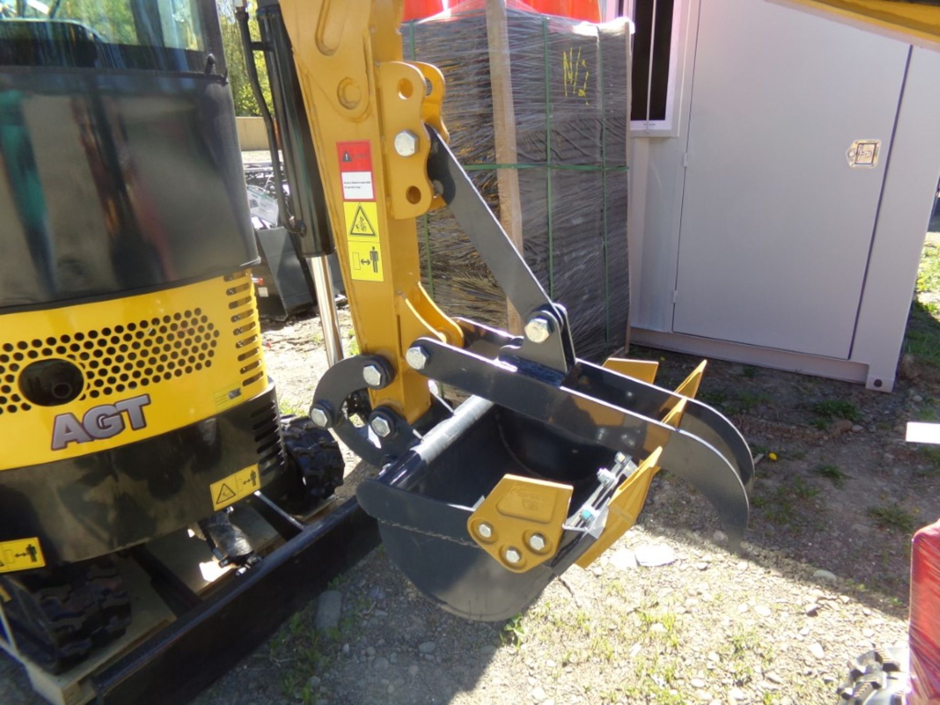 New AGT Industrial H15 Mini Excavator with Canopy, Stationary Thumb and Grader Blade - Image 5 of 5
