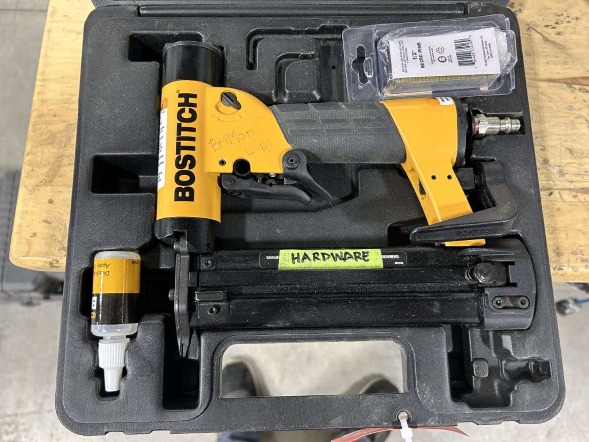 (2) BOSTITCH HP118K 26 GAUGE HEADLESS PIN NAILERS WITH CASES AND PINS - Image 2 of 3