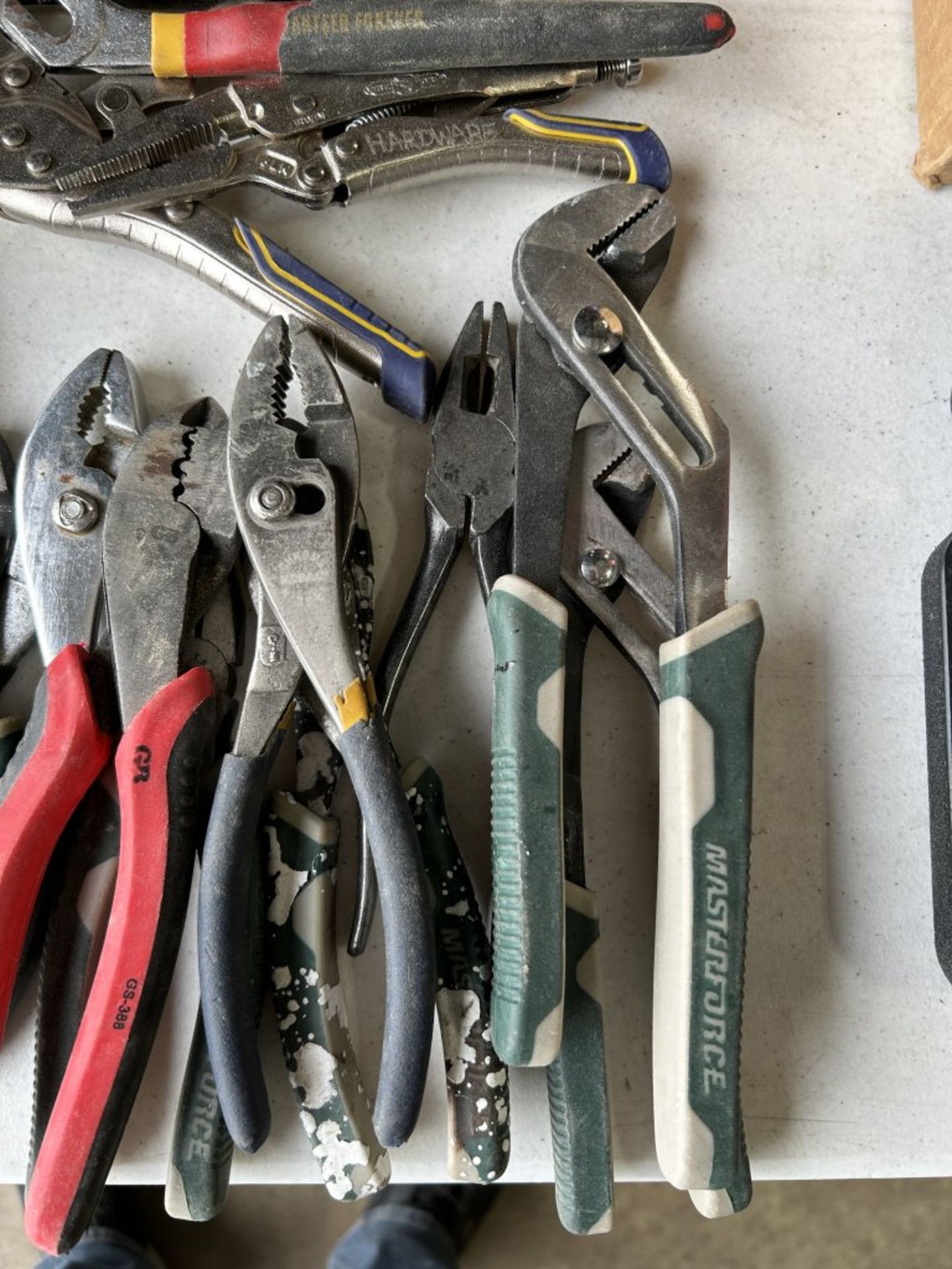 ASSORTED TOOLS INCLUDING PLIERS, TIN SNIPS, SCREWDRIVERS, RAZOR-BLADES, ETC. - Image 2 of 7