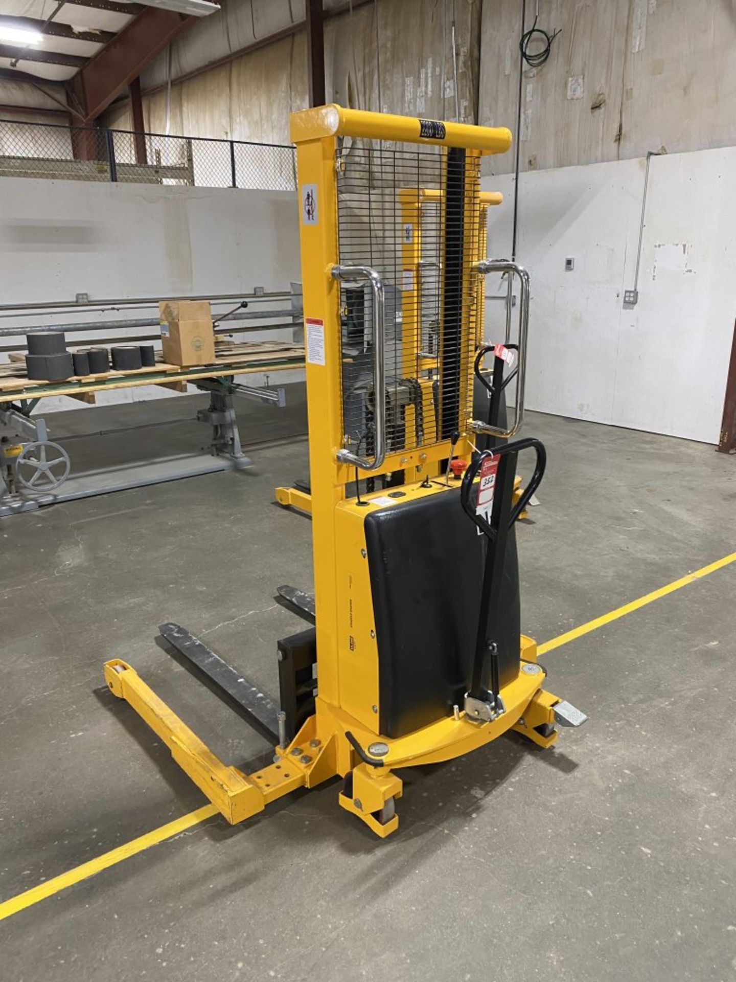 ULINE H-5439 STRADDLE STACKER ELECTRIC FORKLIFT, ELECTRIC LIFT ONLY, MANUAL MOVING, 63'' LIFT - Image 5 of 11