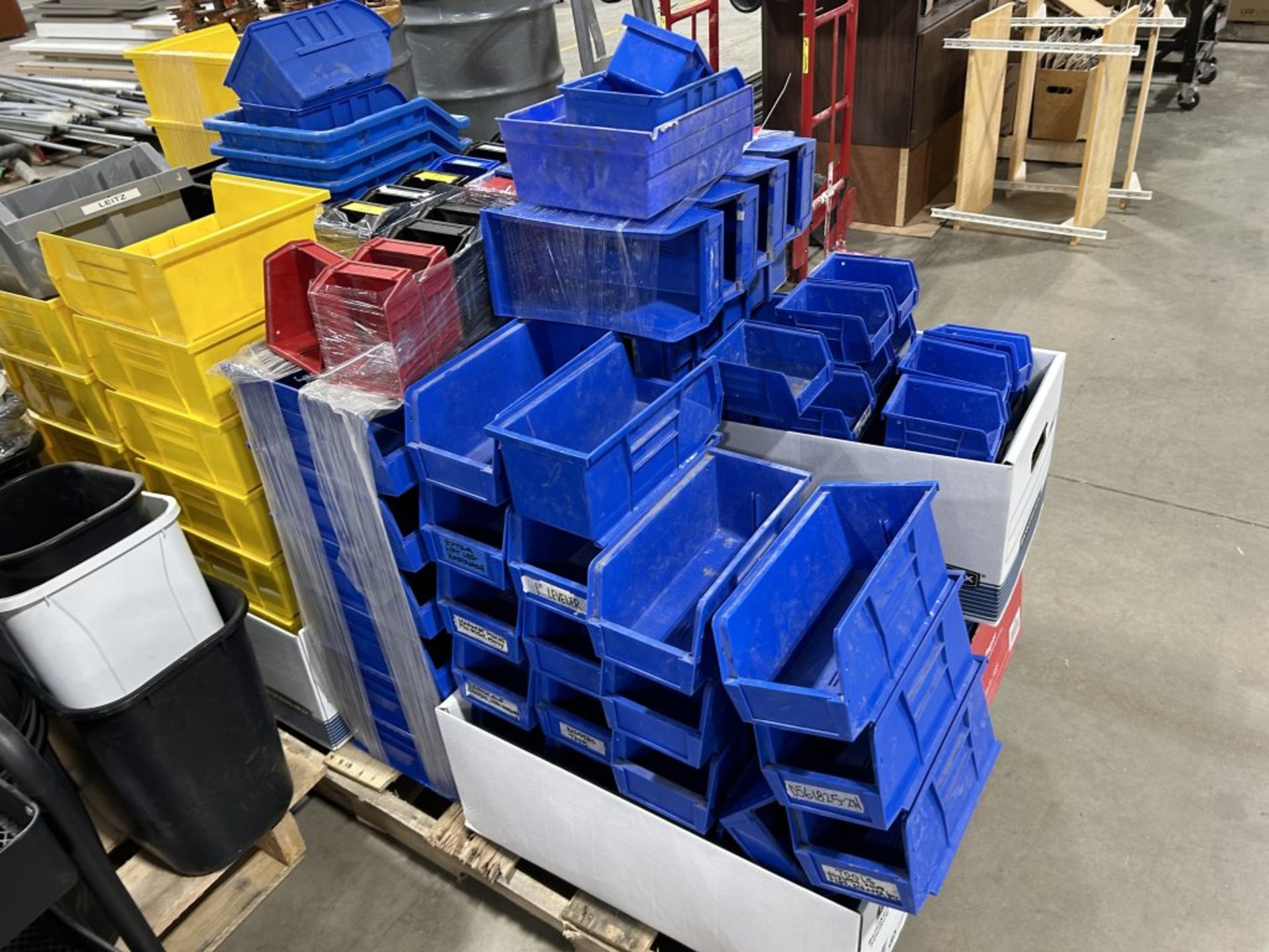 LARGE PALLET FULL OF ASSORTED PLASTIC BINS, STACKABLE, ASSORTED SIZES - Image 2 of 6