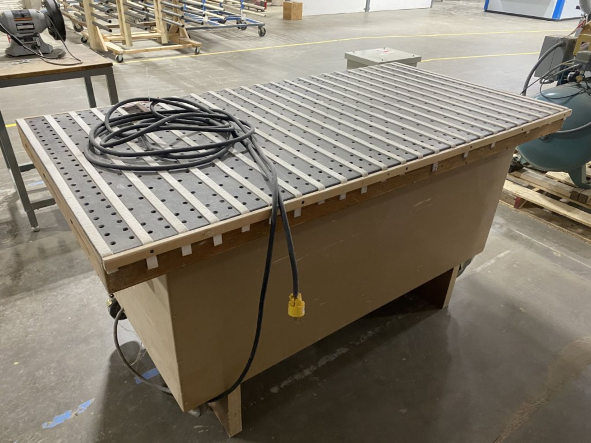 SAND PRO DUST FREE DOWNDRAFTING SANDING STATION, 6' X 3' 36'' TALL - Image 3 of 5