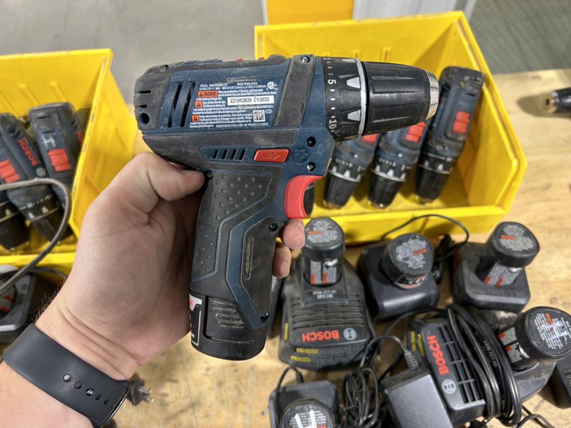 (5) BOSCH LITHIUM ION 12V MAX CORDLESS DRILLS, (14) BATTERIES, AND (6) CHARGERS - Image 2 of 5