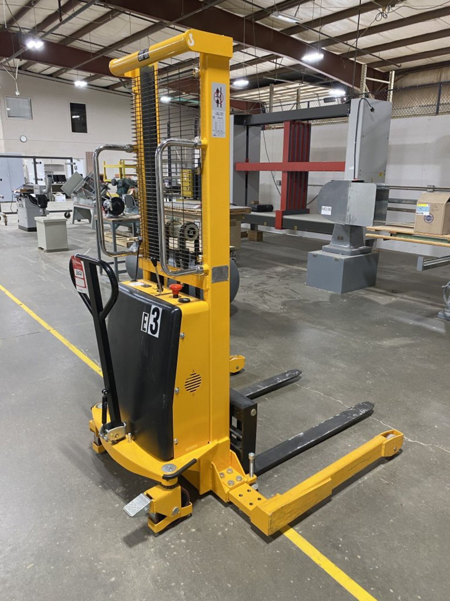 ULINE H-5439 STRADDLE STACKER ELECTRIC FORKLIFT, ELECTRIC LIFT ONLY, MANUAL MOVING, 63'' LIFT