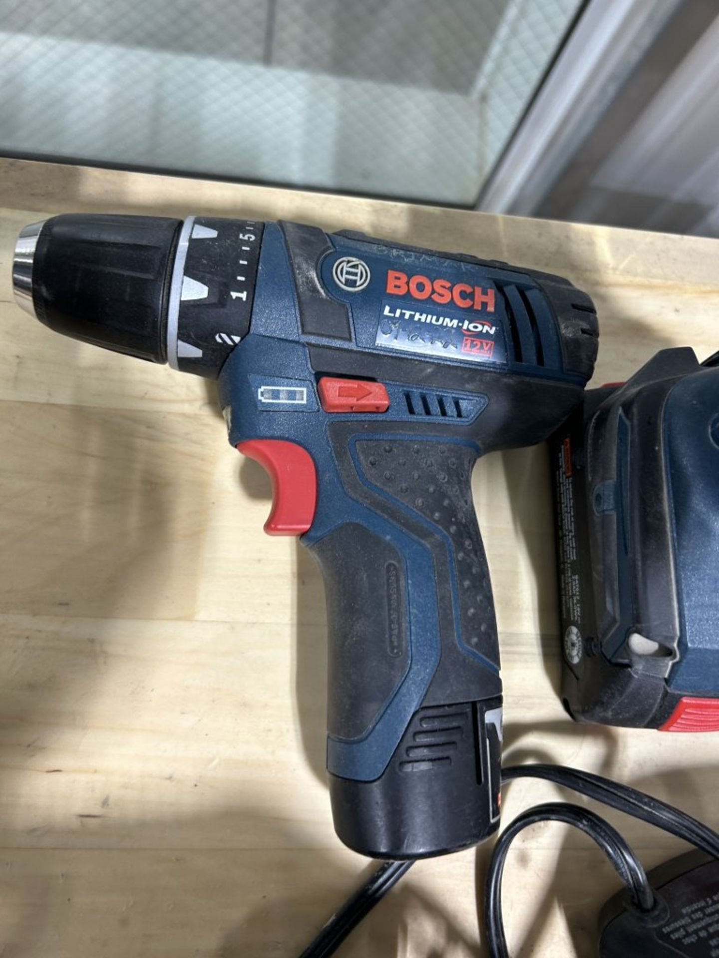 BOSCH LITHIUM ION 18V & 12V CORDLESS DRILLS, EACH WITH 2 BATTERIES AND CHARGER - Bild 3 aus 3