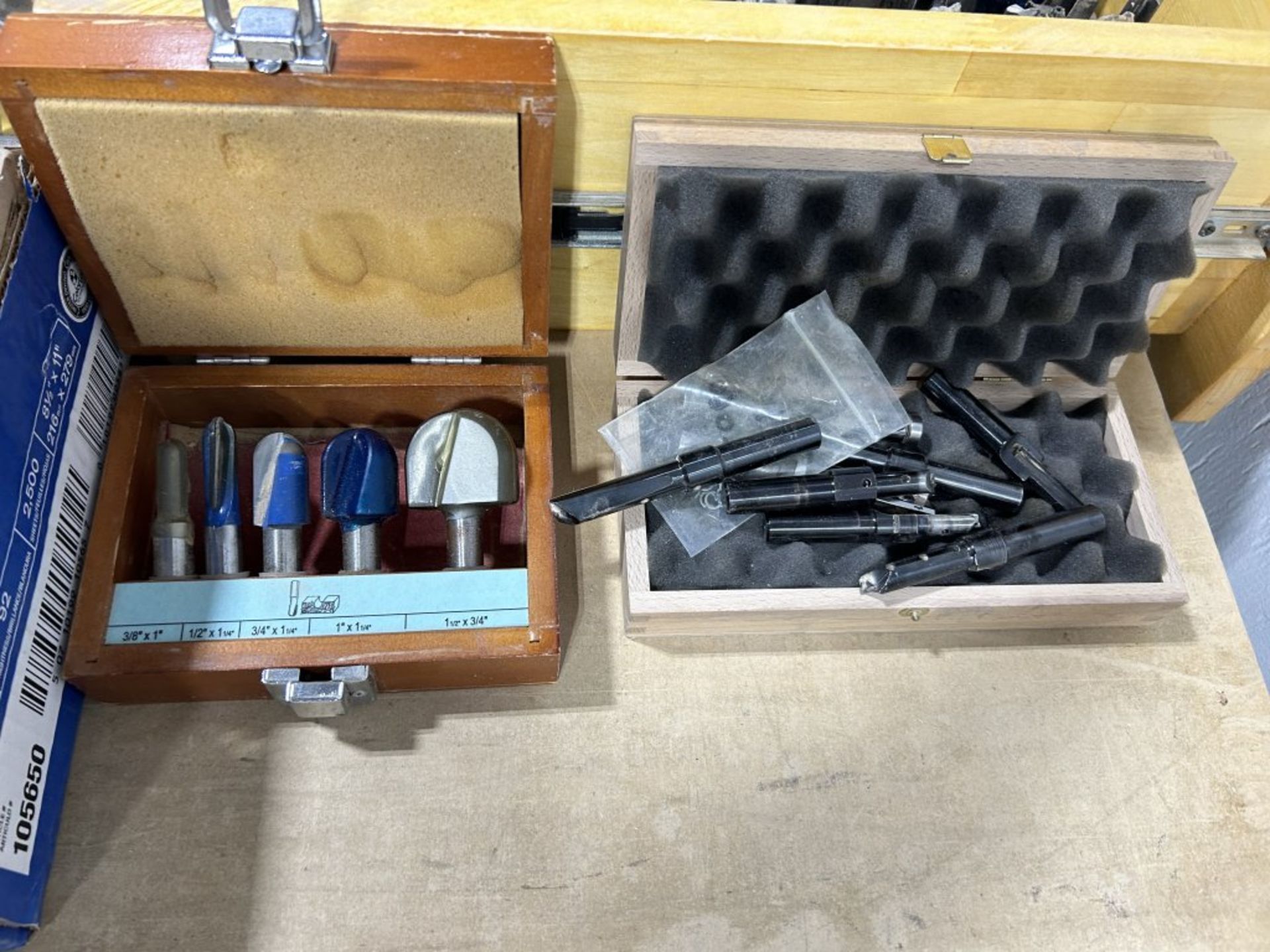 LARGE LOT OF ASSORTED ROUTER BITS, WRENCHES, HANDLES, PARTS, ETC. - Image 3 of 9