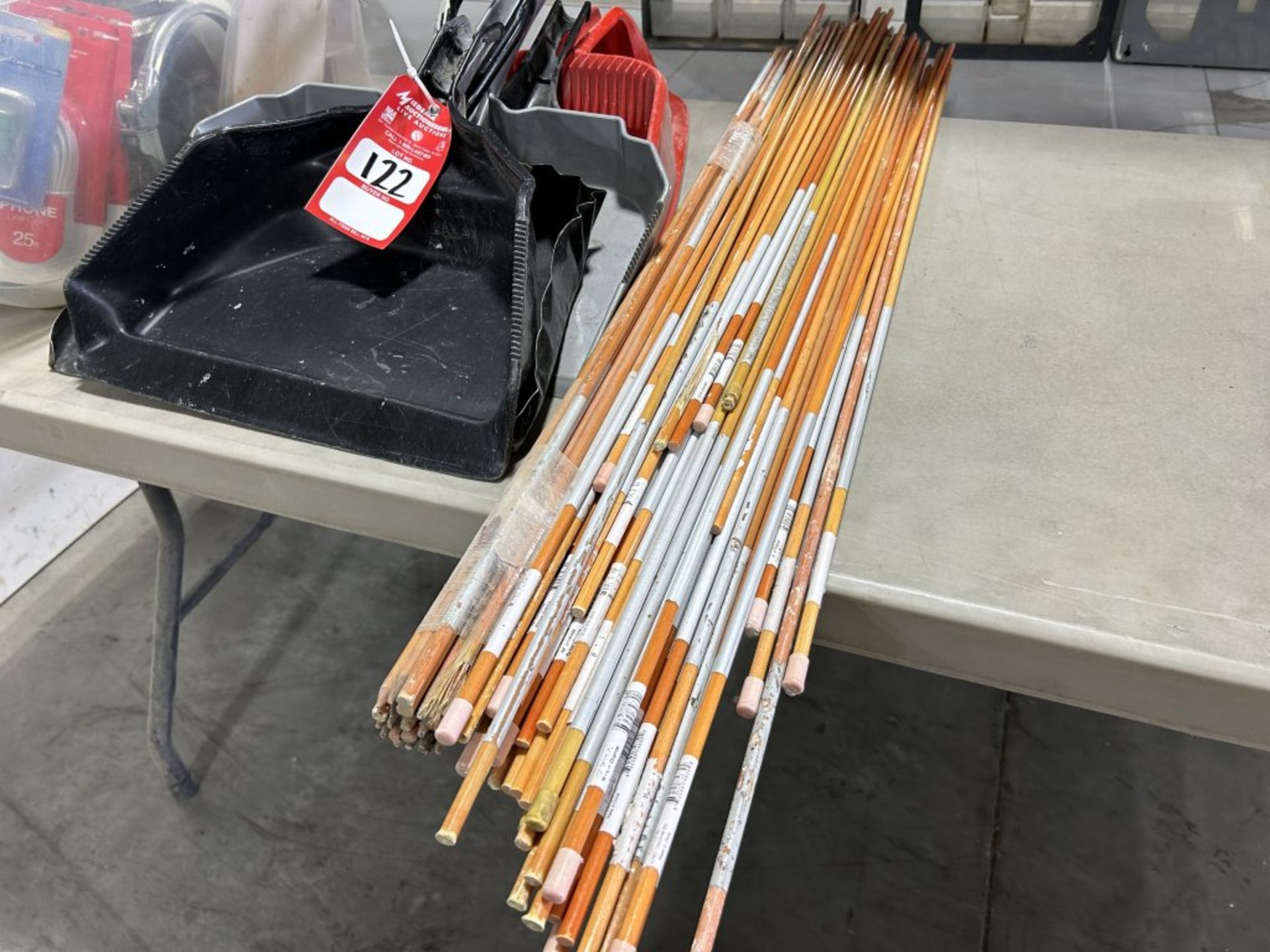 (50) FIBERGLASS DRIVEWAY MARKER SNOW STAKES, (5) DUST PANS, AND TOTE WITH ASSORTED PARTS & PIECES - Image 2 of 4