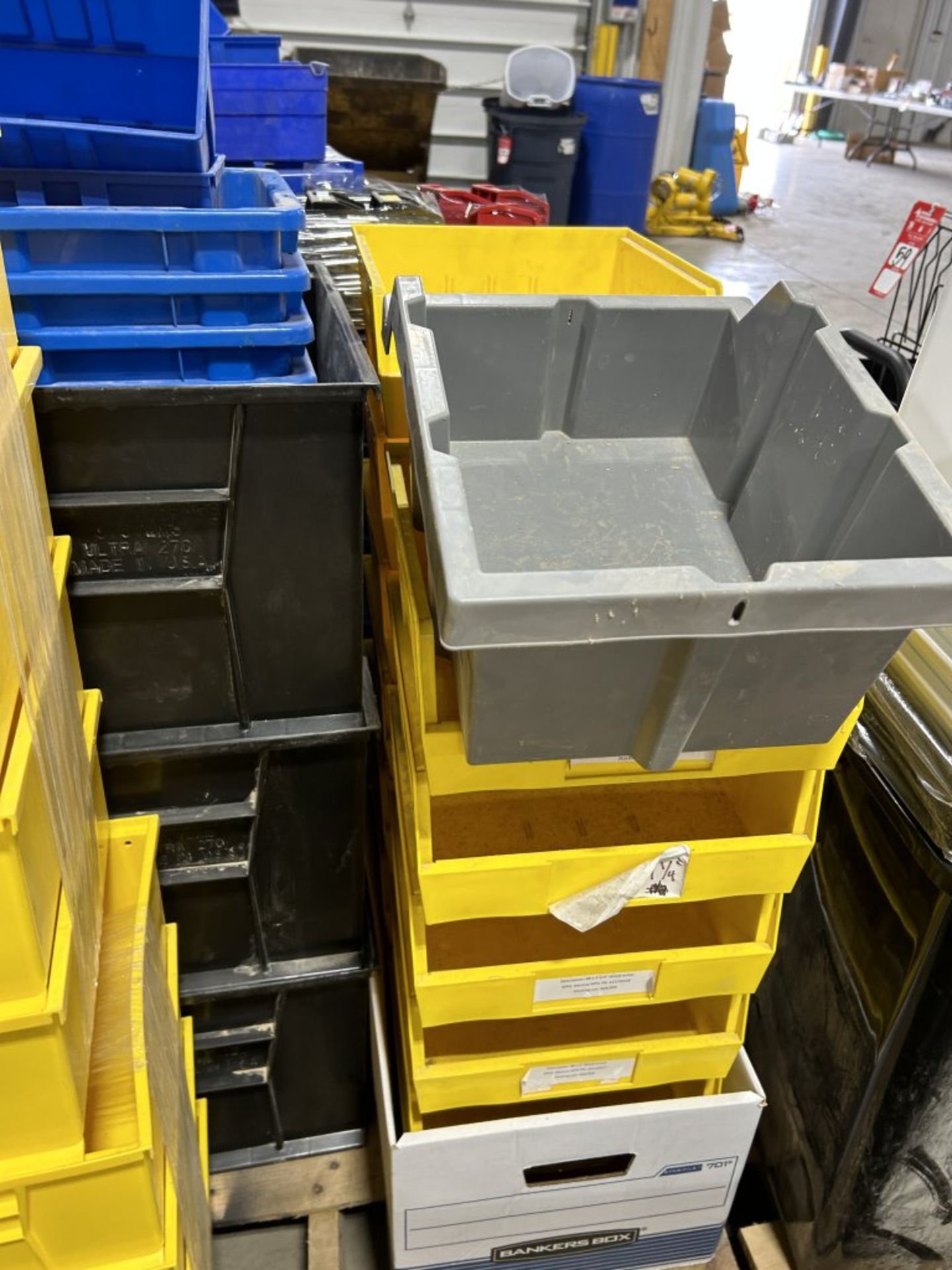 LARGE PALLET FULL OF ASSORTED PLASTIC BINS, STACKABLE, ASSORTED SIZES - Image 6 of 6