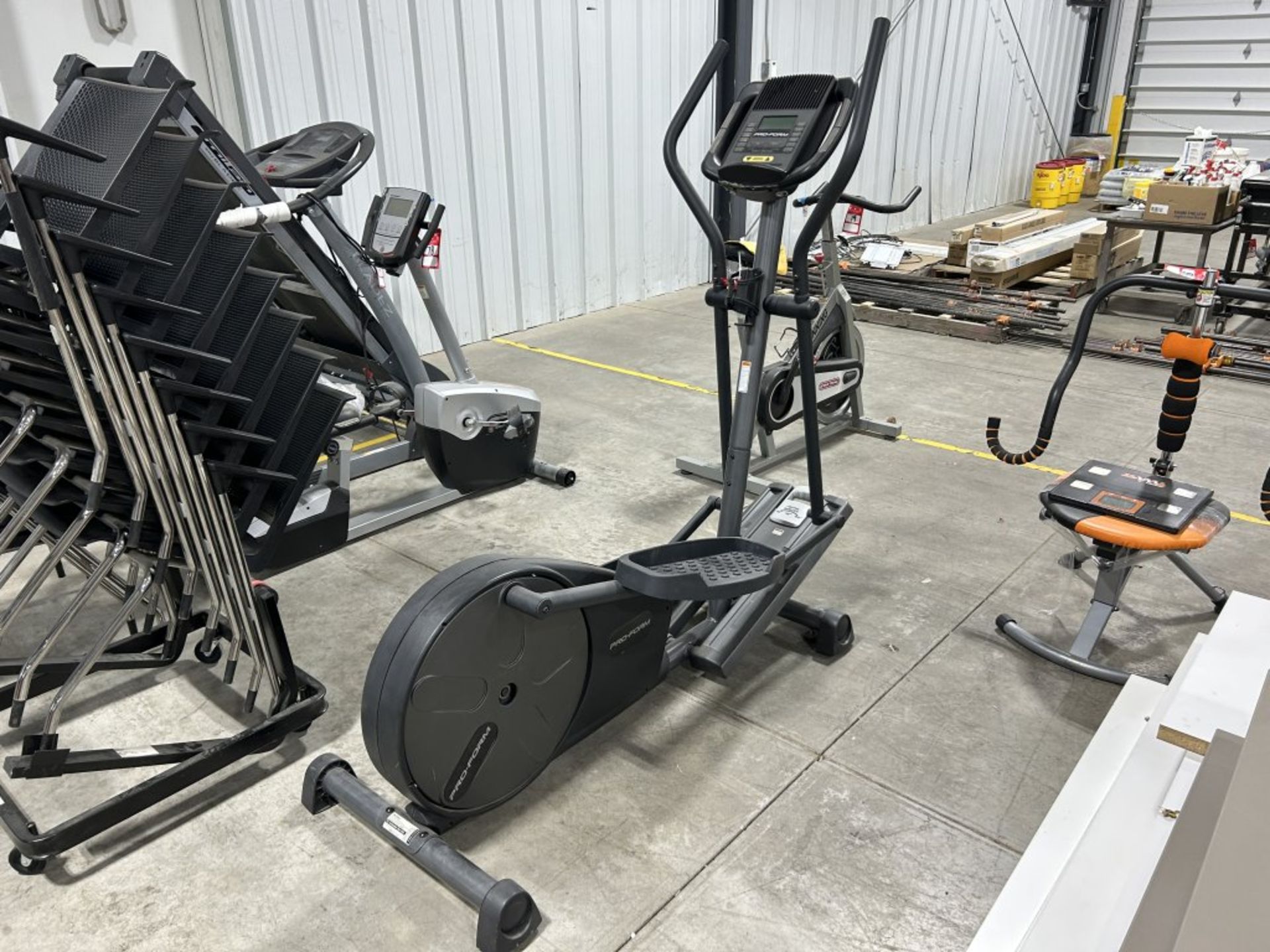 PROFORM ELLIPTICAL WITH PLUG & PLAY MP3 SOUND SYSTEM AND RAMP ADJUST - Image 3 of 7