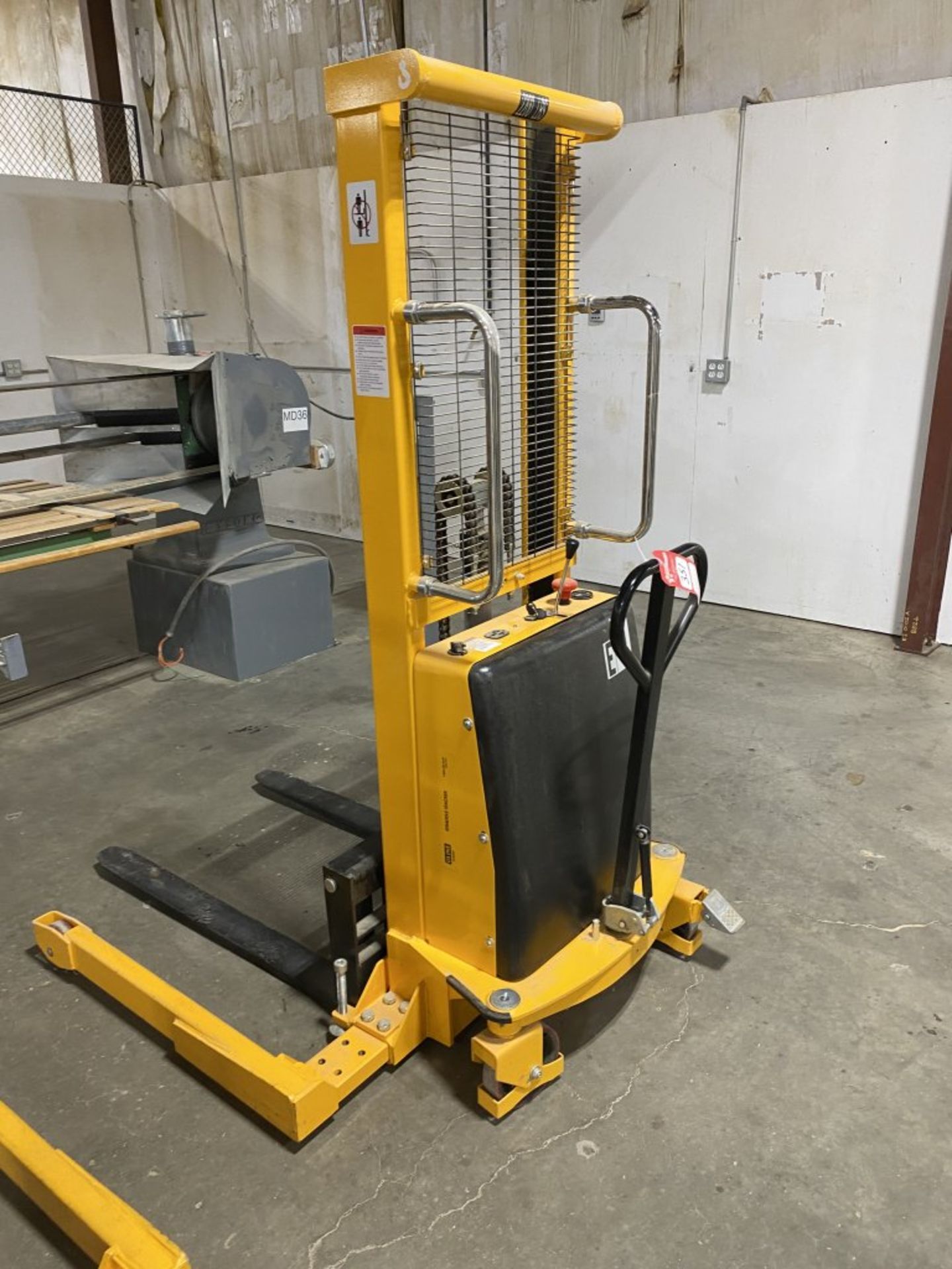 ULINE H-5439 STRADDLE STACKER ELECTRIC FORKLIFT, ELECTRIC LIFT ONLY, MANUAL MOVING, 63'' LIFT - Image 2 of 15