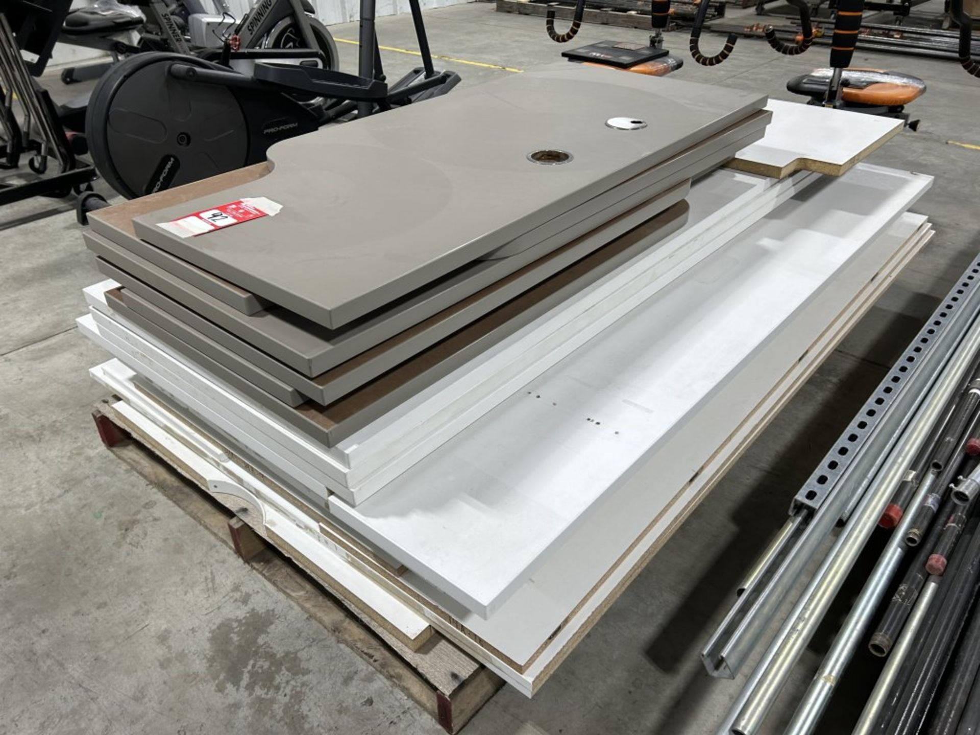 PALLET FULL OF ASSORTED SIZED DESKTOP PANELS, (20) TOTAL, VARIOUS SIZES, SHAPES, COLORS, ETC. - Image 2 of 4