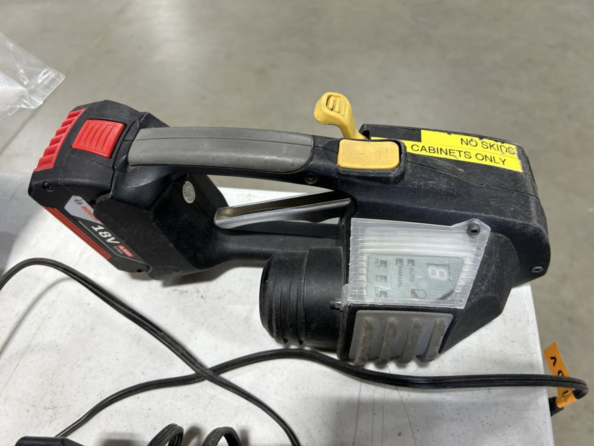 BOSCH CORDLESS ZAPAK BANDER, 18 VOLT, WITH CHARGER - Image 4 of 5
