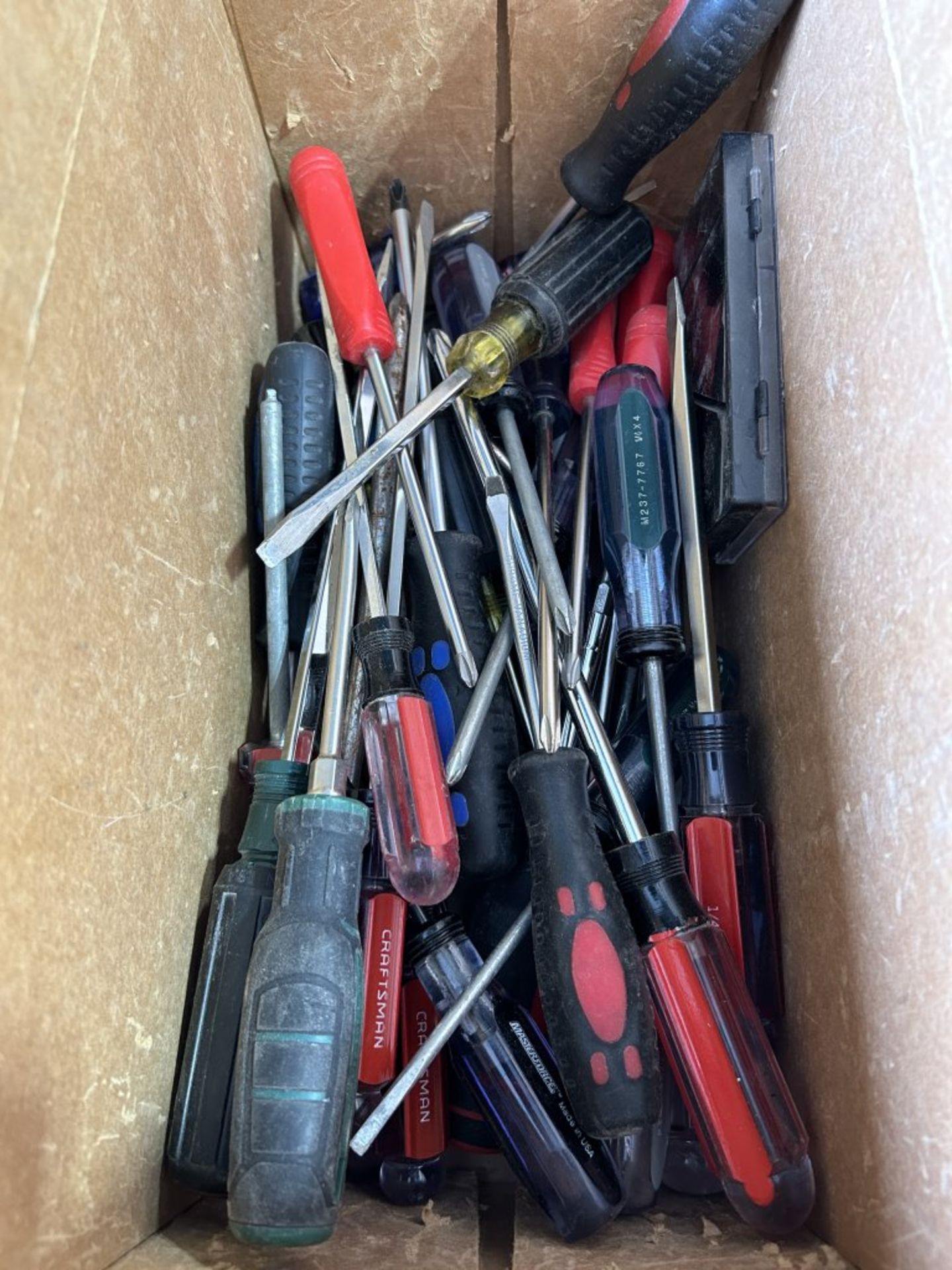 ASSORTED DRILL BITS, DRILL DOCTOR, CHISELS, SCREWDRIVERS, ETC. - Image 5 of 10
