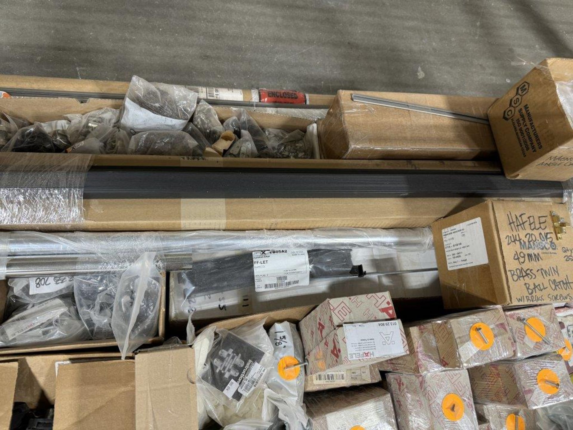 PALLET OF ASSORTED HARDWARE, FASTENERS, ETC. - Image 6 of 7