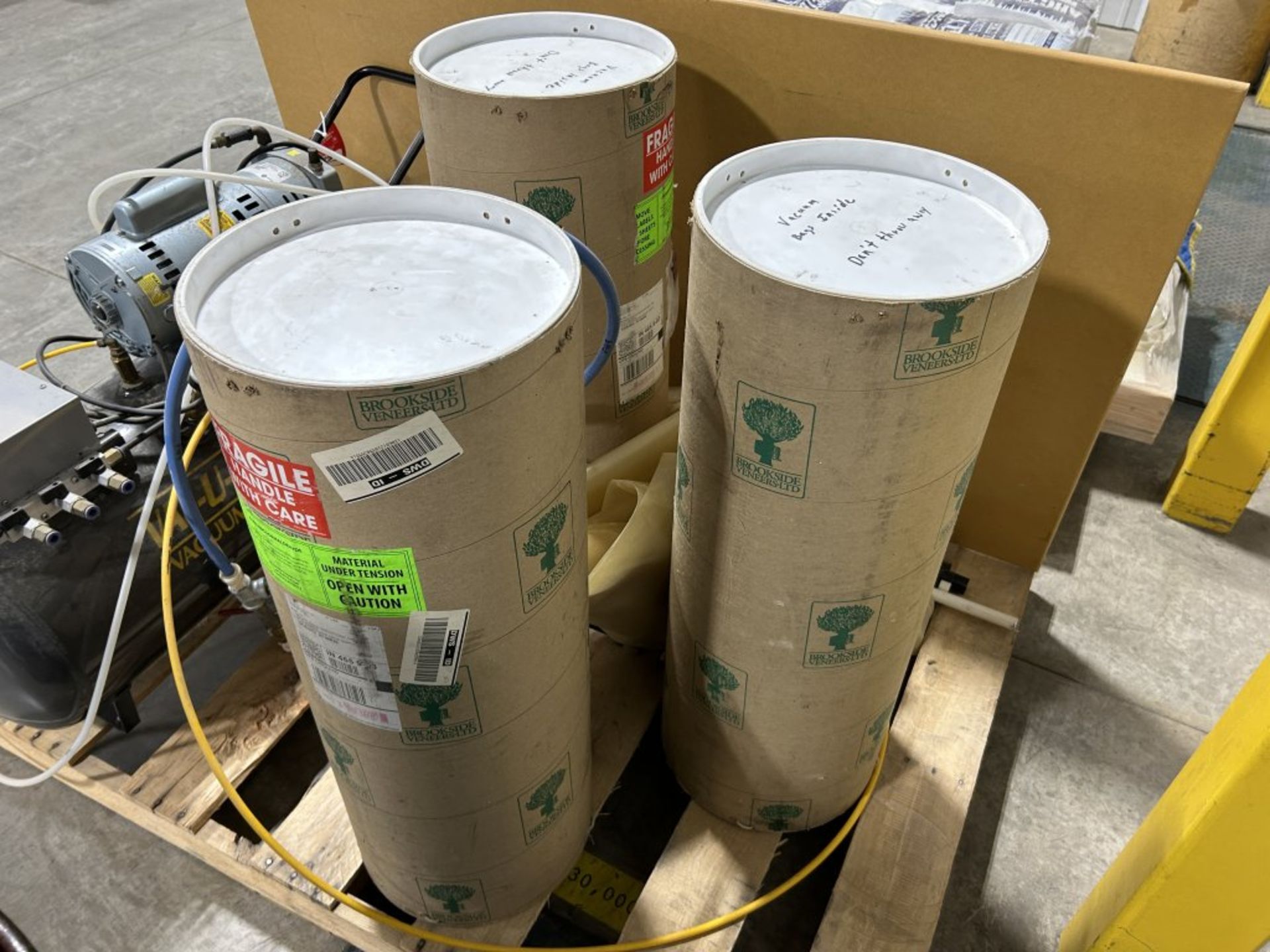 VAC-U-CLAMP VACUUM SYSTEMS UNIT, 3/4 HP MOTOR, WITH ASSORTED VACUUM BAGS, WITH MARK X VACUUM - Image 7 of 17