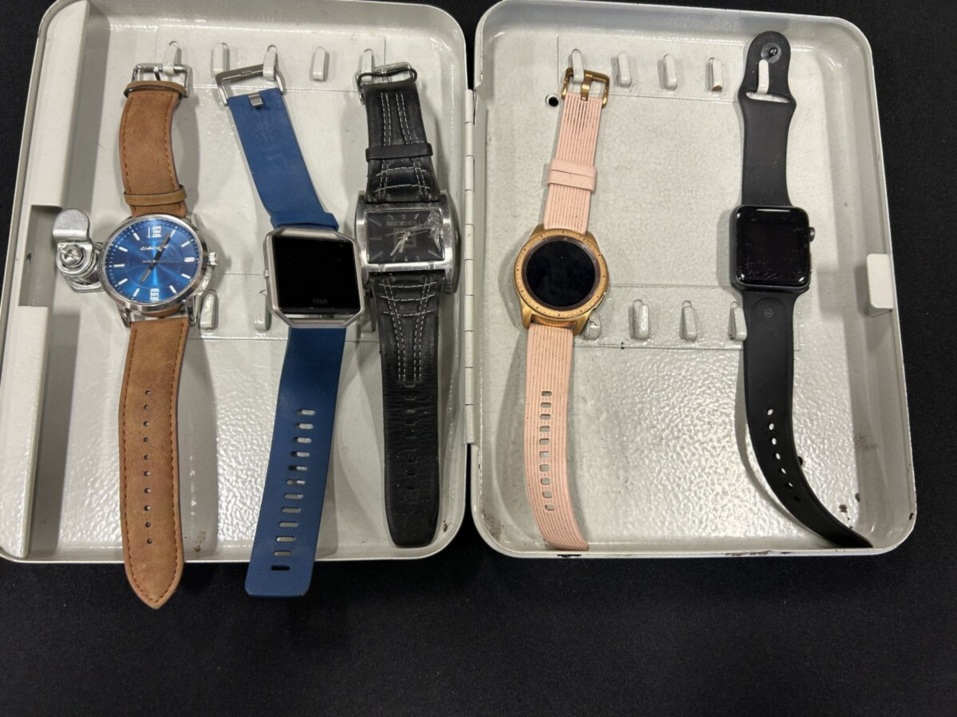 L/O ASSORTED WATCHES IN DISPLAY BOX - B03