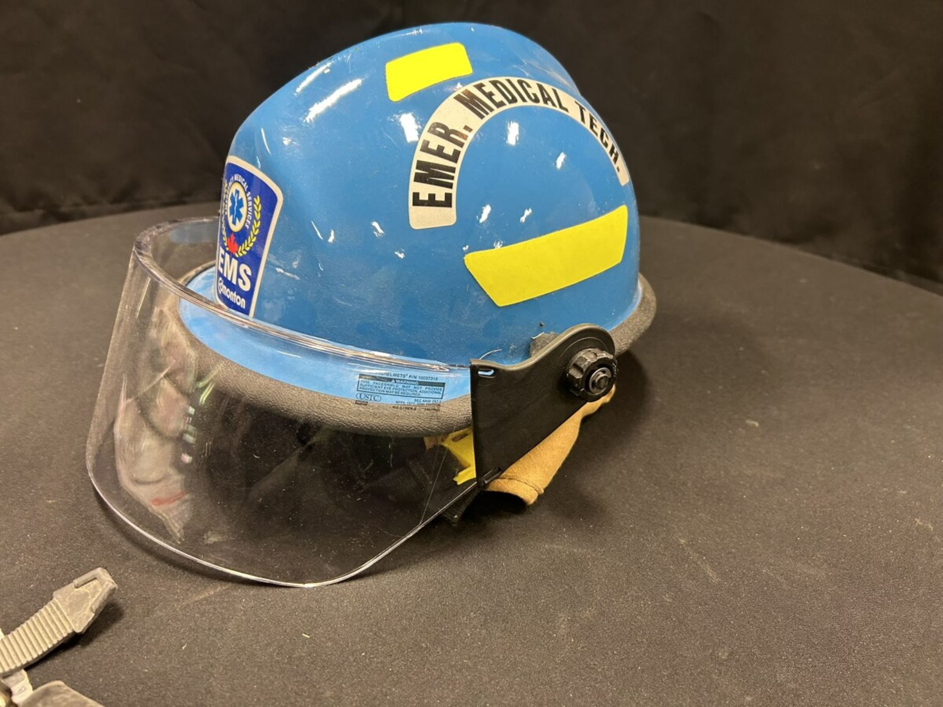 FULL FACE MASK W/ EXTRA CARTRIDGES AND HARD HAT - Image 5 of 8
