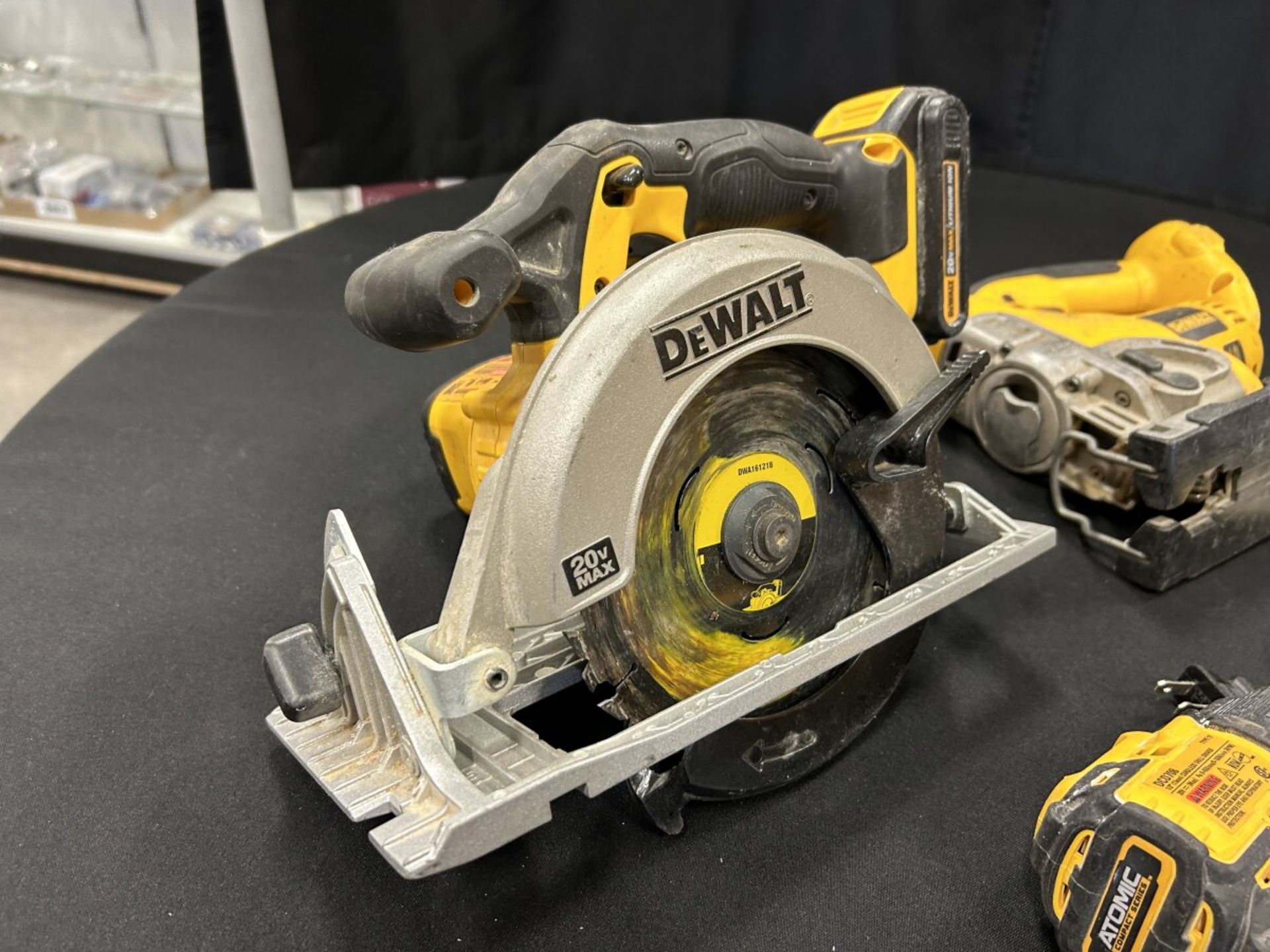 DEWALT CORDLESS JIG SAW, CIRCULAR SAW, DRILL, 2 BATTERIES AND 2 CHARGERS - B40 - Image 3 of 14