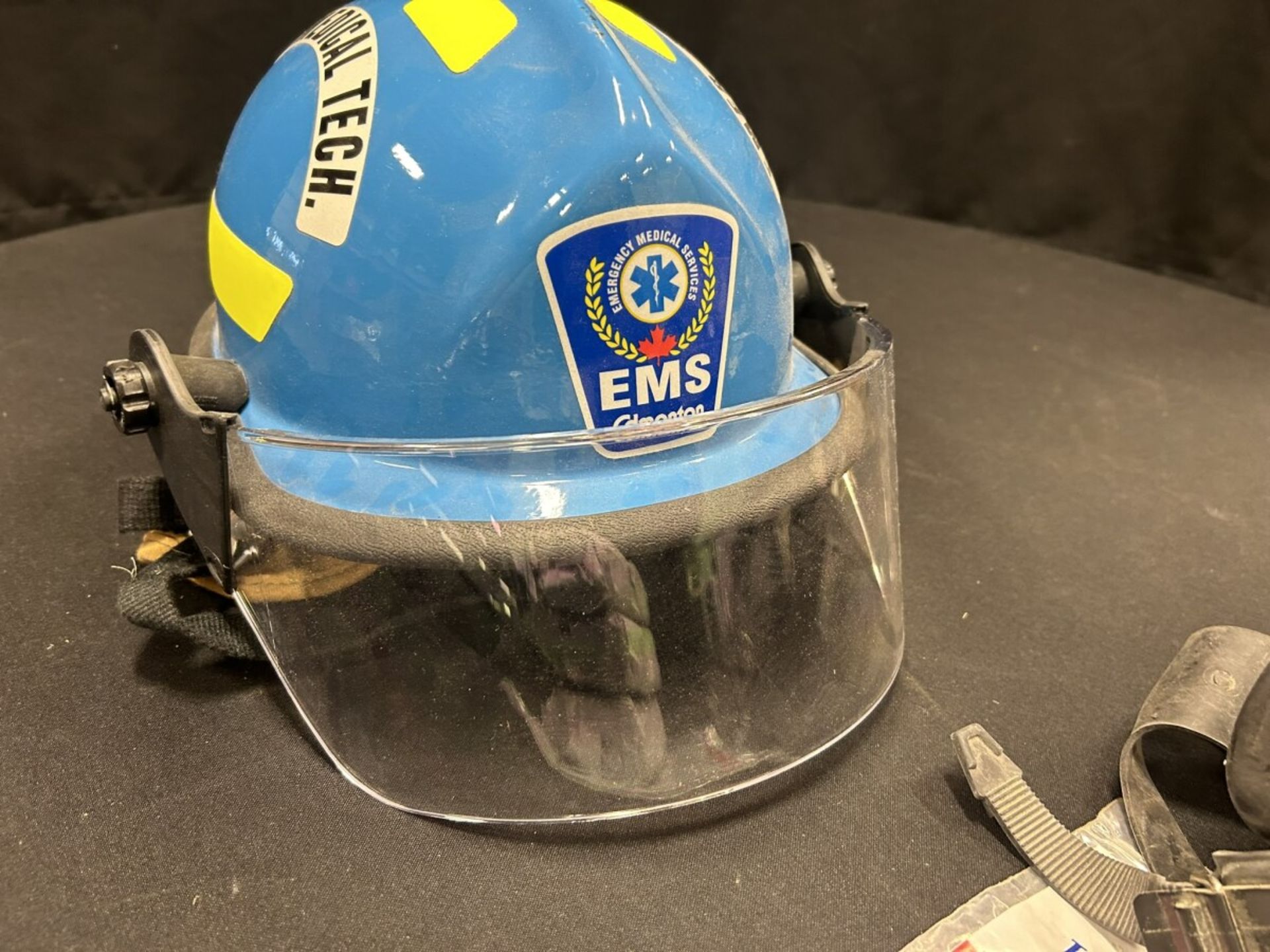 FULL FACE MASK W/ EXTRA CARTRIDGES AND HARD HAT - Image 6 of 8