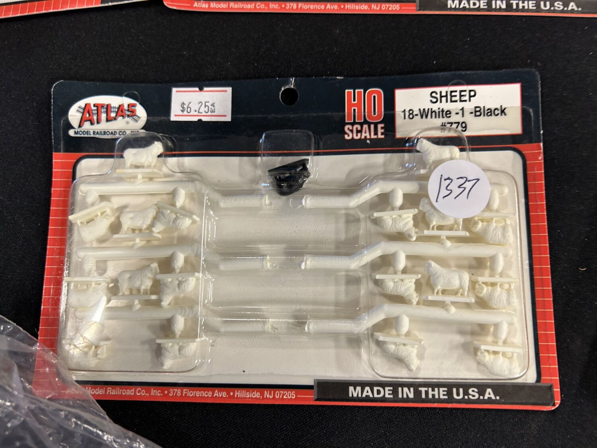 ATLAS 47PC HO PIER SET - SCALE: 87TH (HO) - CONDITION(1-10): NIB, ATLAS 2 PART PIER SETS AND LOOSE - Image 12 of 12