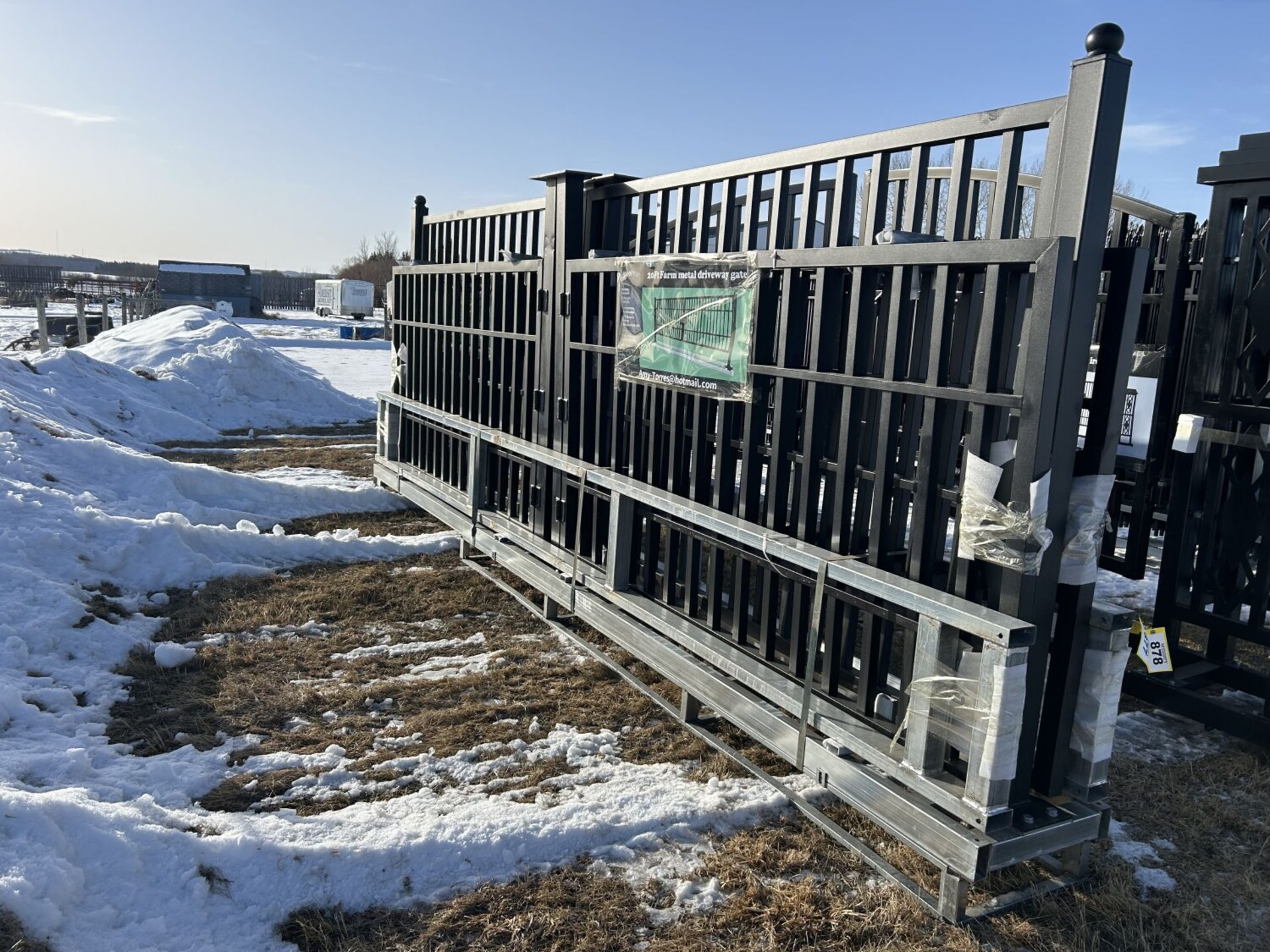 UNUSED 2024 STEELMAN 18 FT BI-PARTING GATE, 19 FT OPENING W/ POSTS AND GALVANIZED BASE - Image 4 of 9