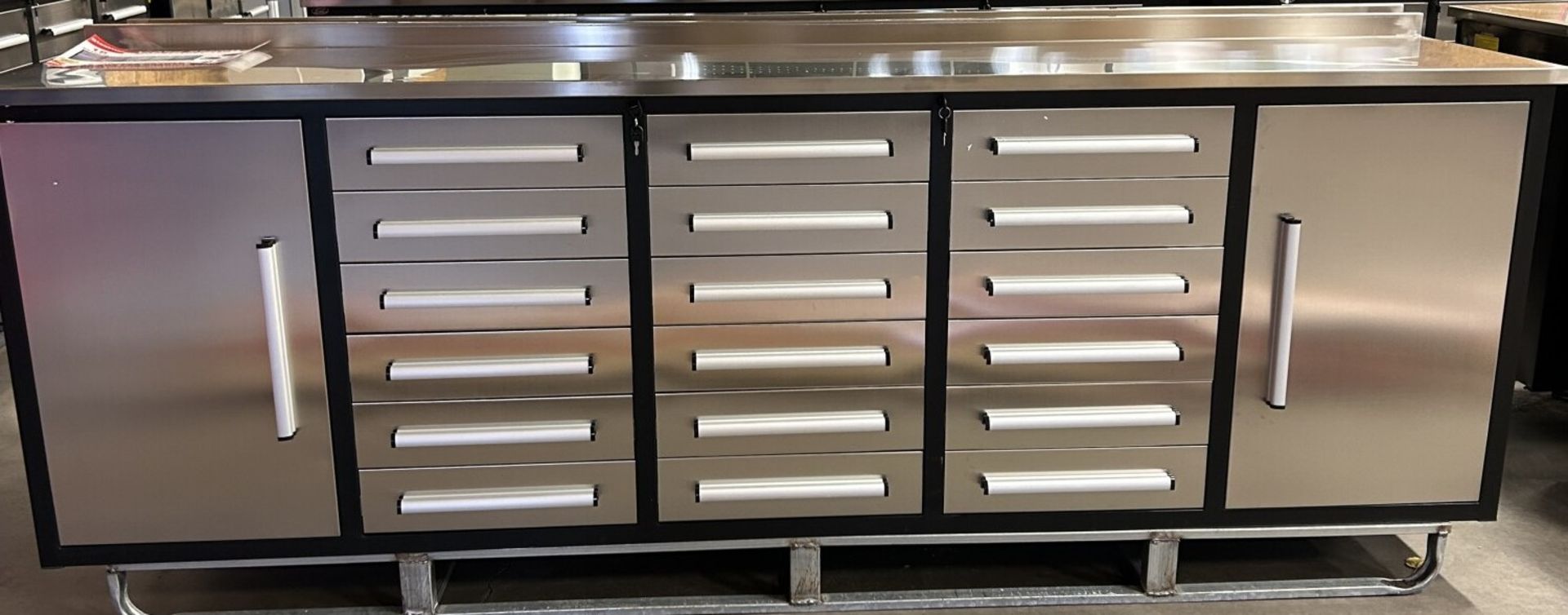 UNUSED 2024 STEELMAN 10 FT WORK BENCH WITH 18 DRAWERS & 2 CABINETS. PACKED IN PLASTICS. DRAWERS WITH