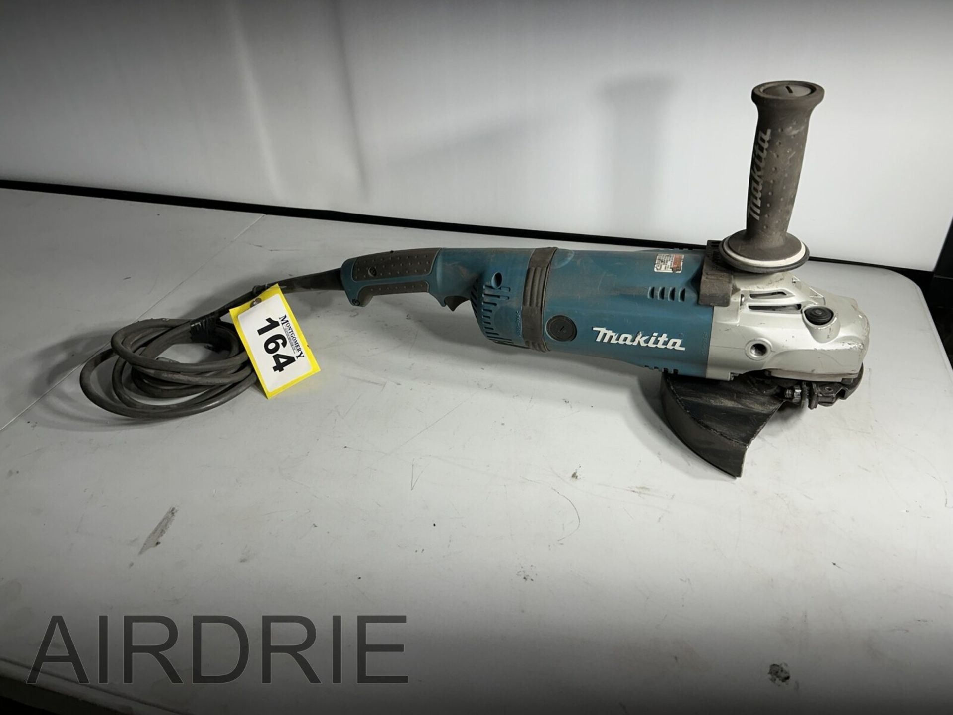 *OFFSITE* MAKITA ELEC. 9" ANGLE GRINDER