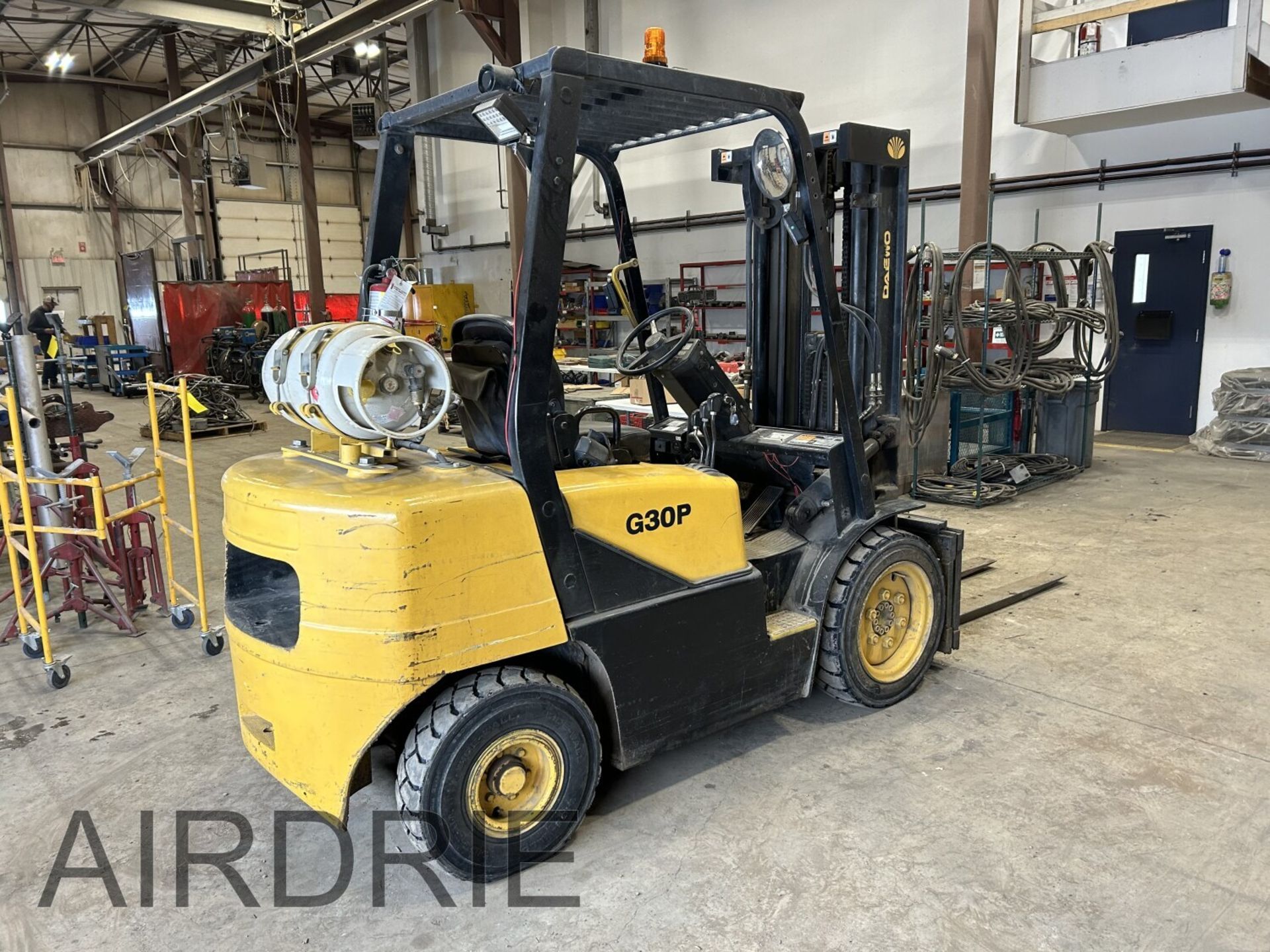 *OFFSITE* DAEWOO G30P 6,000 LB LPG FORKLIFT TRUCK, HYD. SIDE SHIFT, PNEUMATIC TIRES, 54"X5" FORKS, - Image 4 of 15