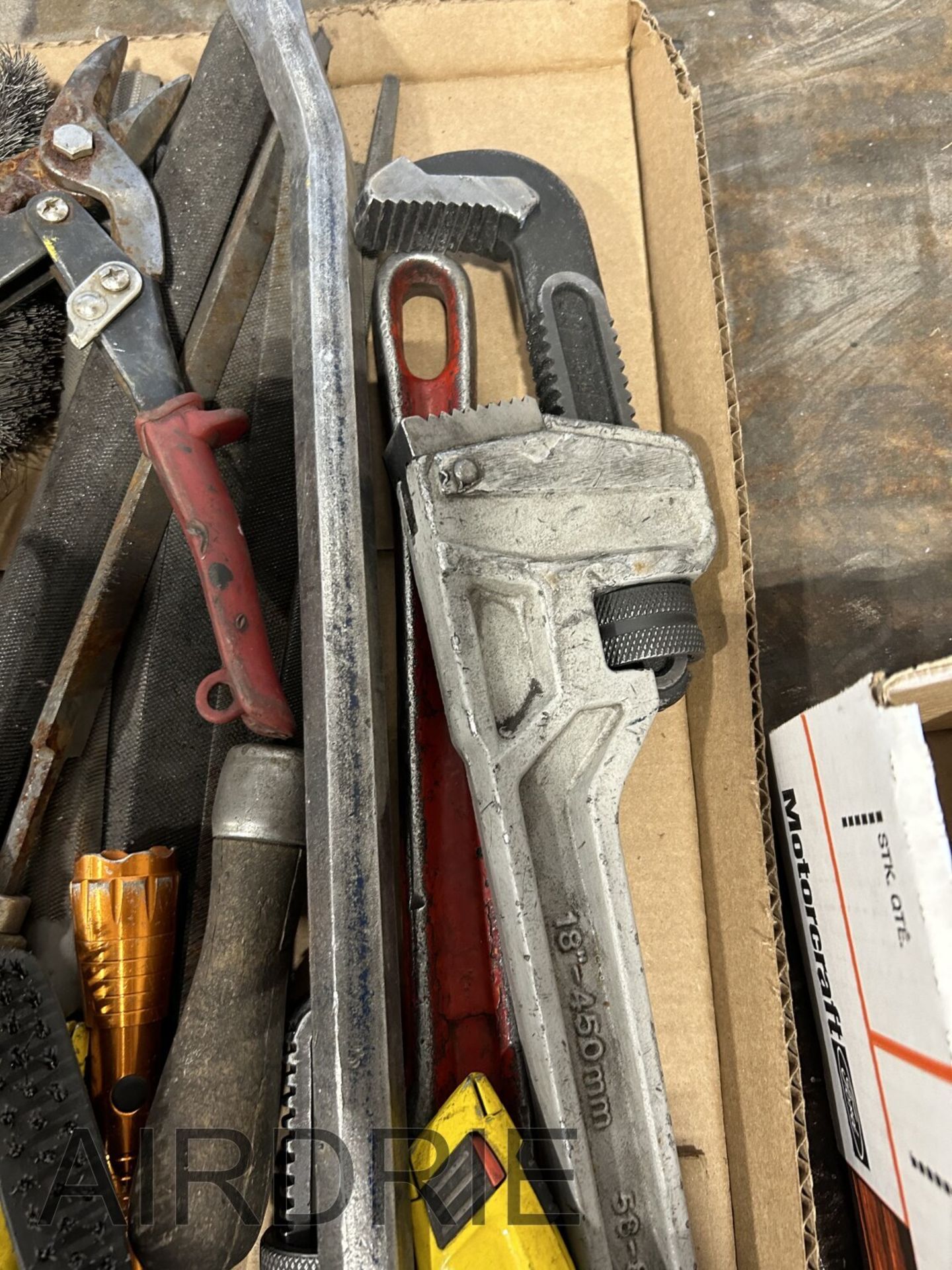 *OFFSITE* L/O ASSORTED HAND TOOLS, ALUMINUM 18" PIPE WRENCH, STEEL 18" PIPE WRENCH, PRY-BAR, ETC. - Image 3 of 3