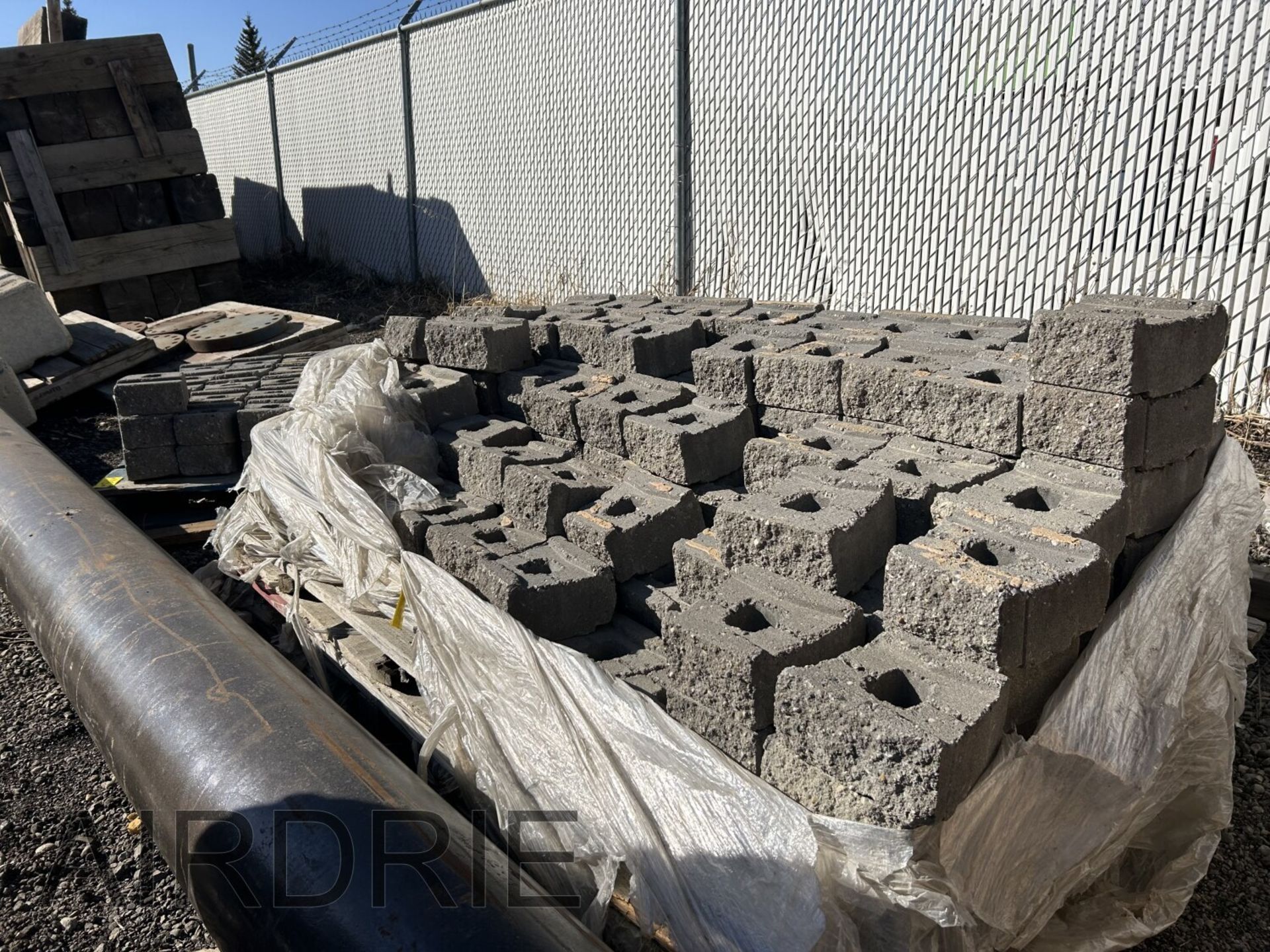 *OFFSITE* L/O - INTERLOCKING LANDSCAPE BLOCKS (USED) - Image 2 of 6