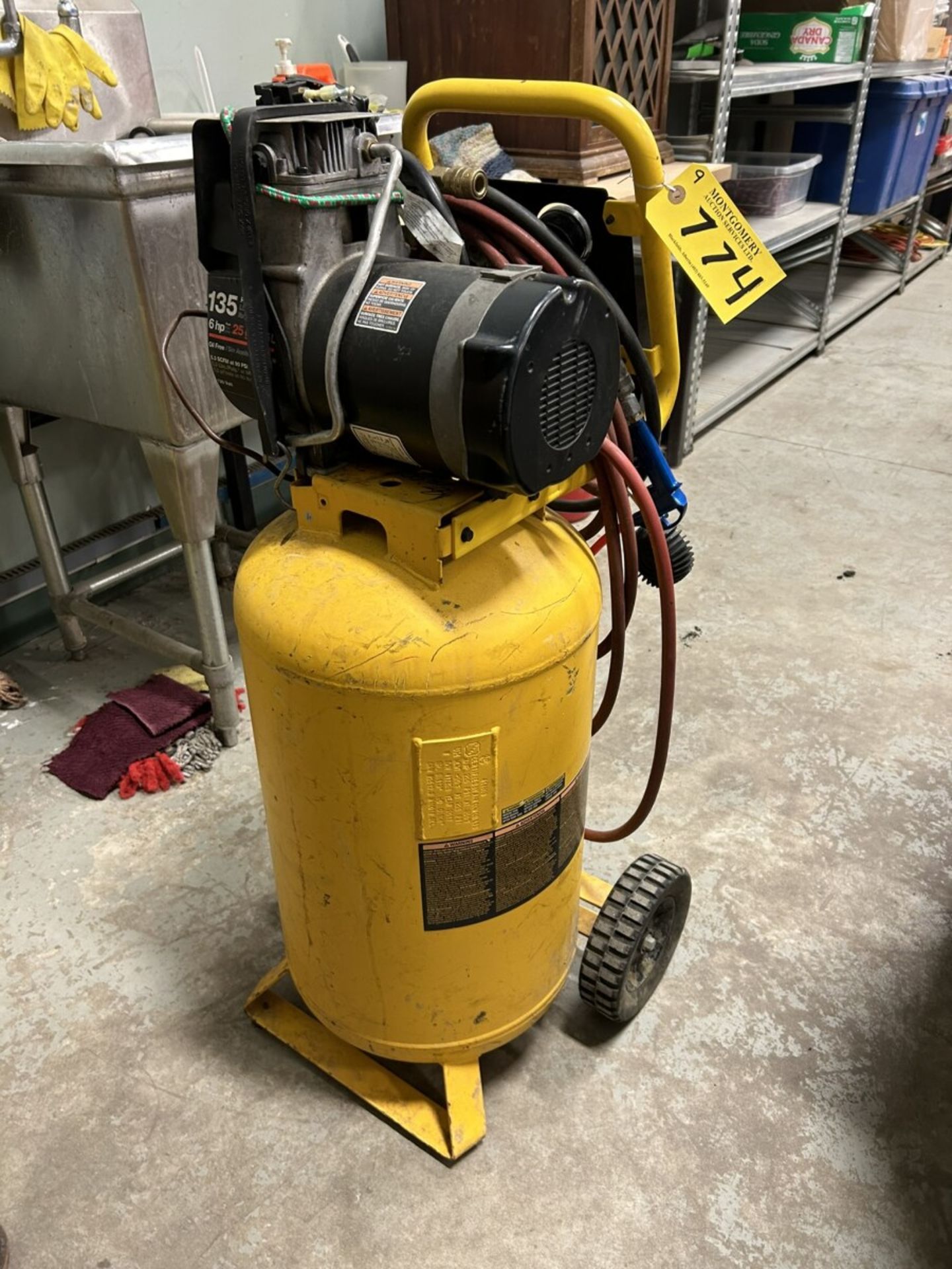 DEWALT 15 GALLON W/ UPRIGHT AIR COMPRESSOR - Image 3 of 7