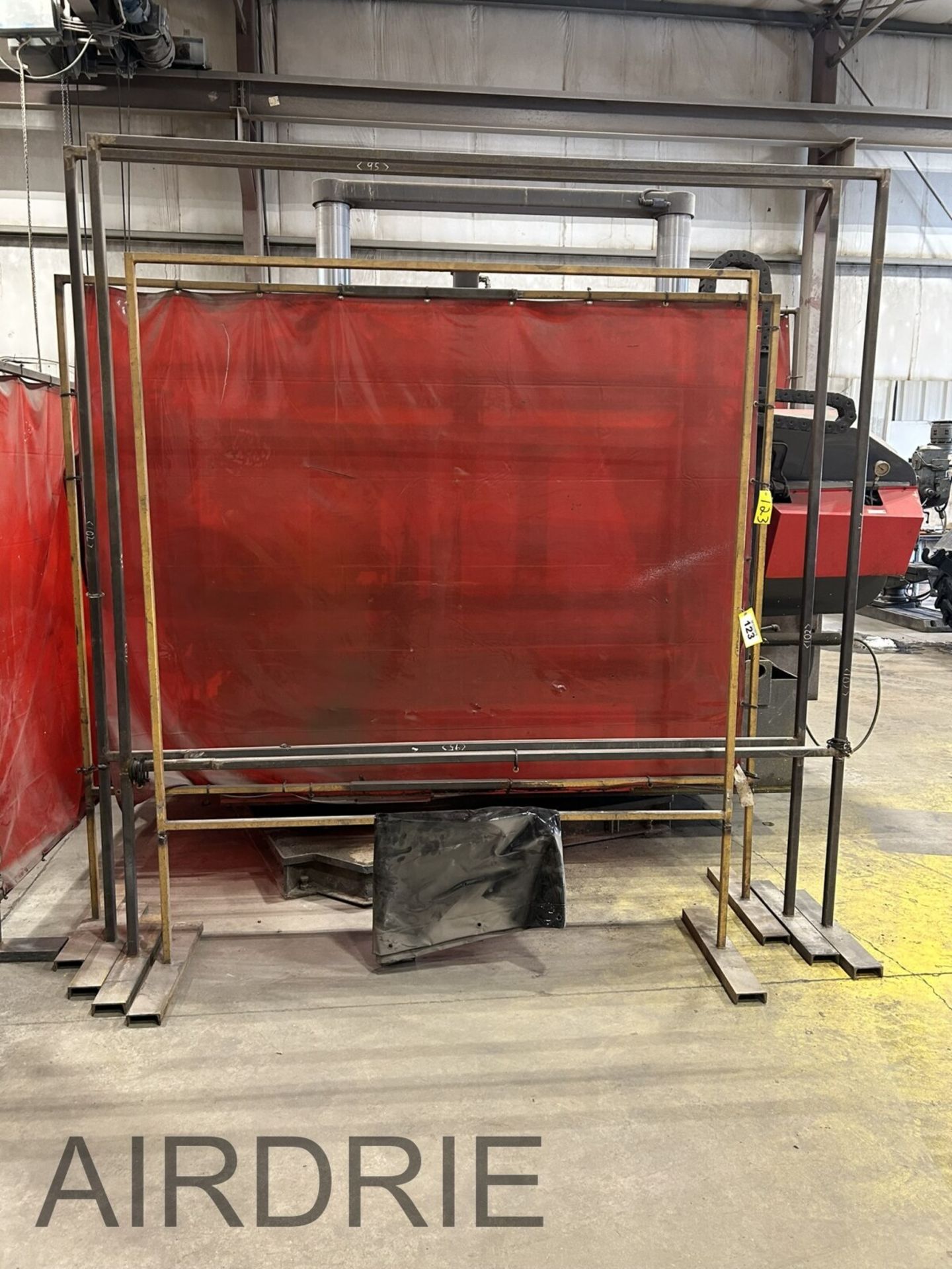 *OFFSITE* L/O ASSORTED WELDING SCREENS 95"X75", 95"X68", 73"X68"