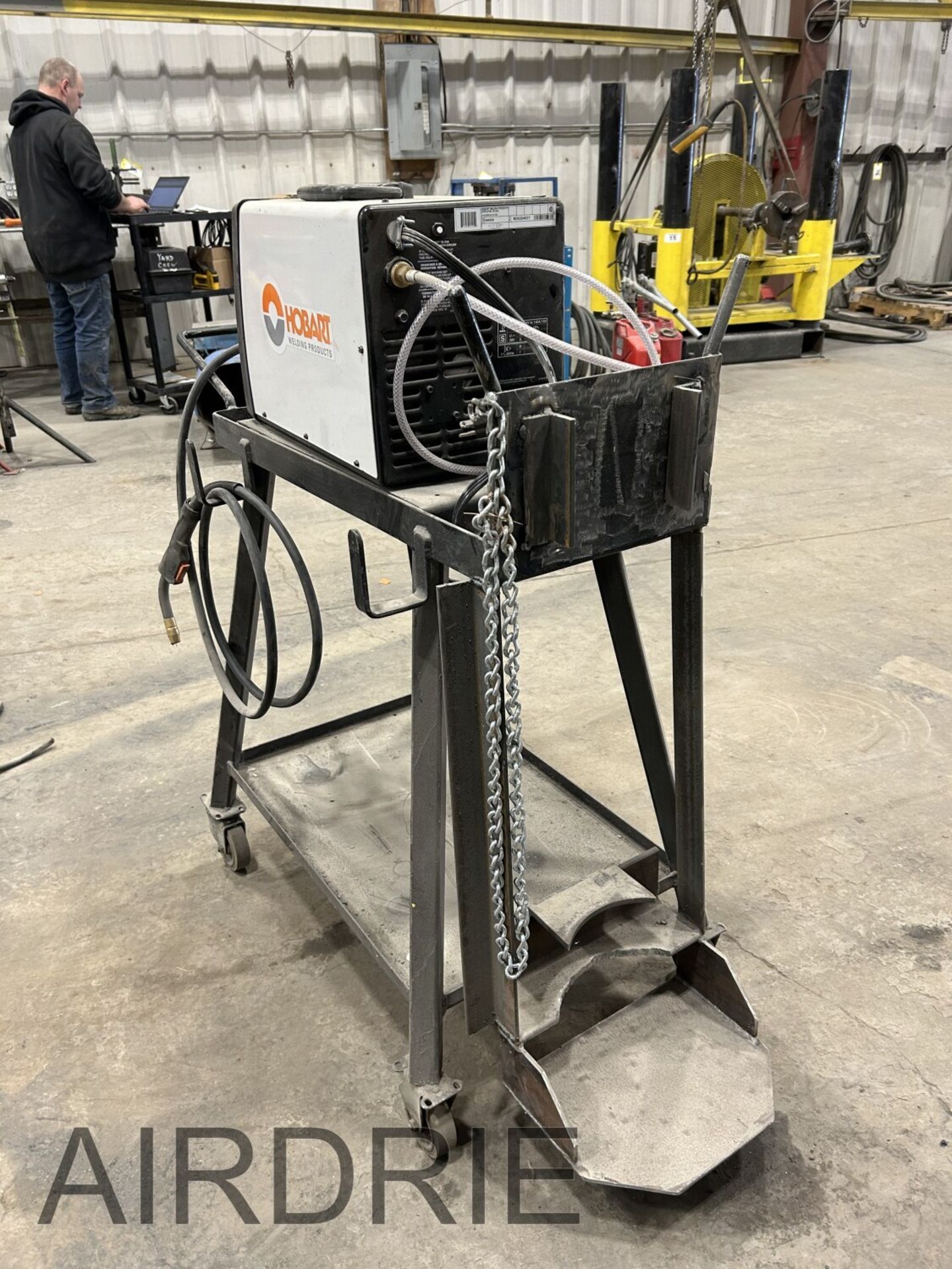 *OFFSITE* HOBART HANDLER 140 115V WIRE FEED WELDER 25-140 AMP OUTFEED ON CART S/N ND020403Y - Image 3 of 9