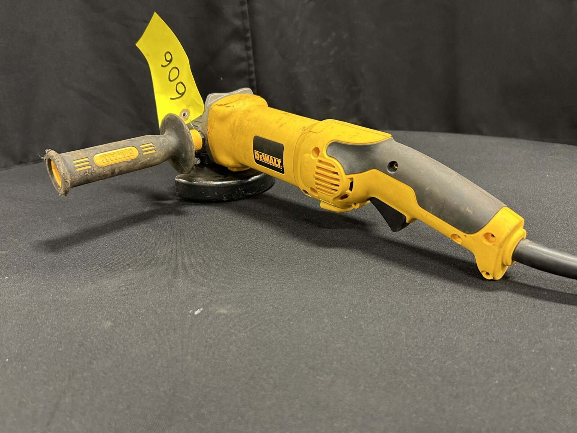 DEWALT 5" ELEC. ANGLE GRINDER - Image 2 of 5