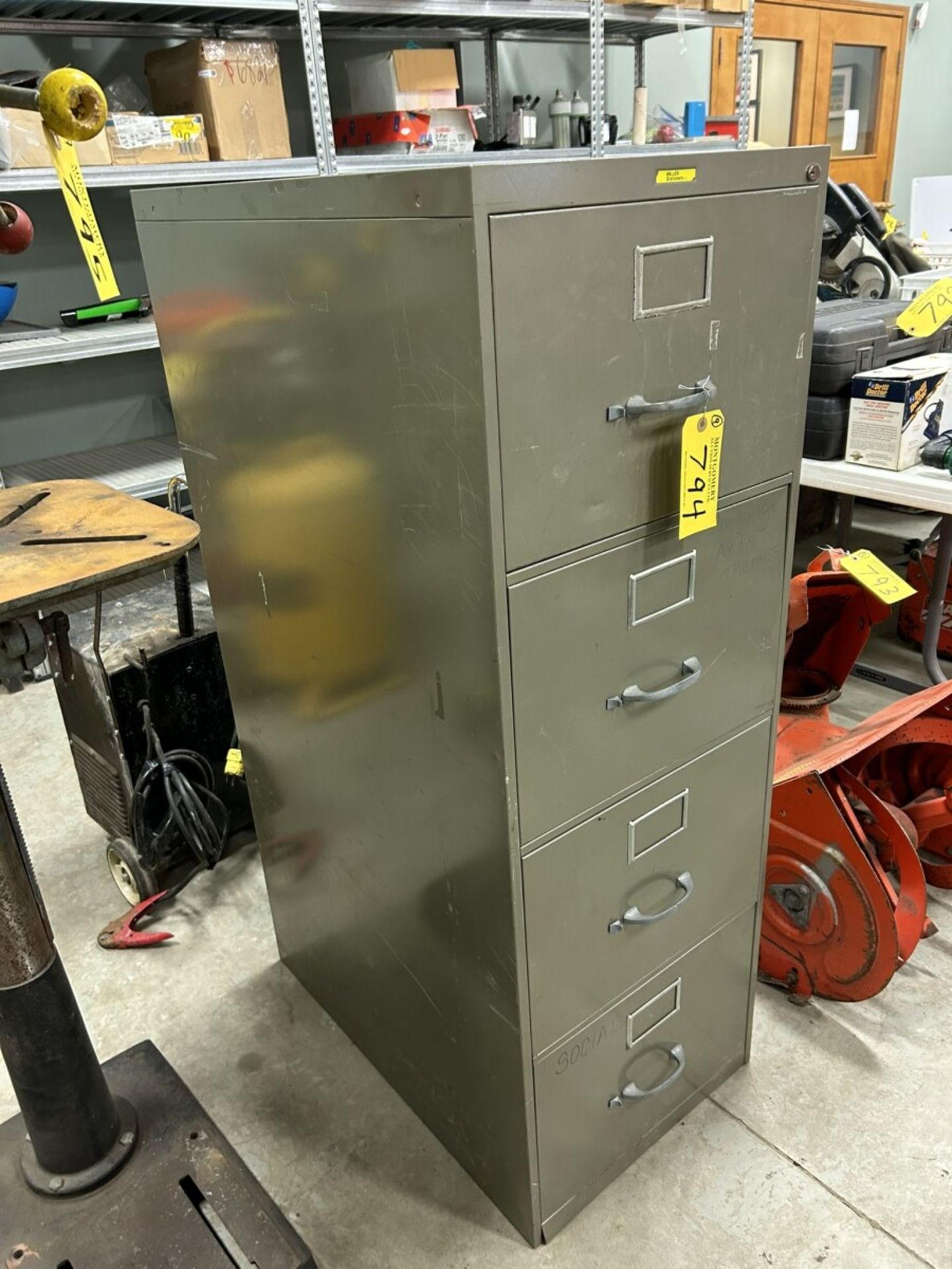 4 DRAWER LOCKED FILING CABINET