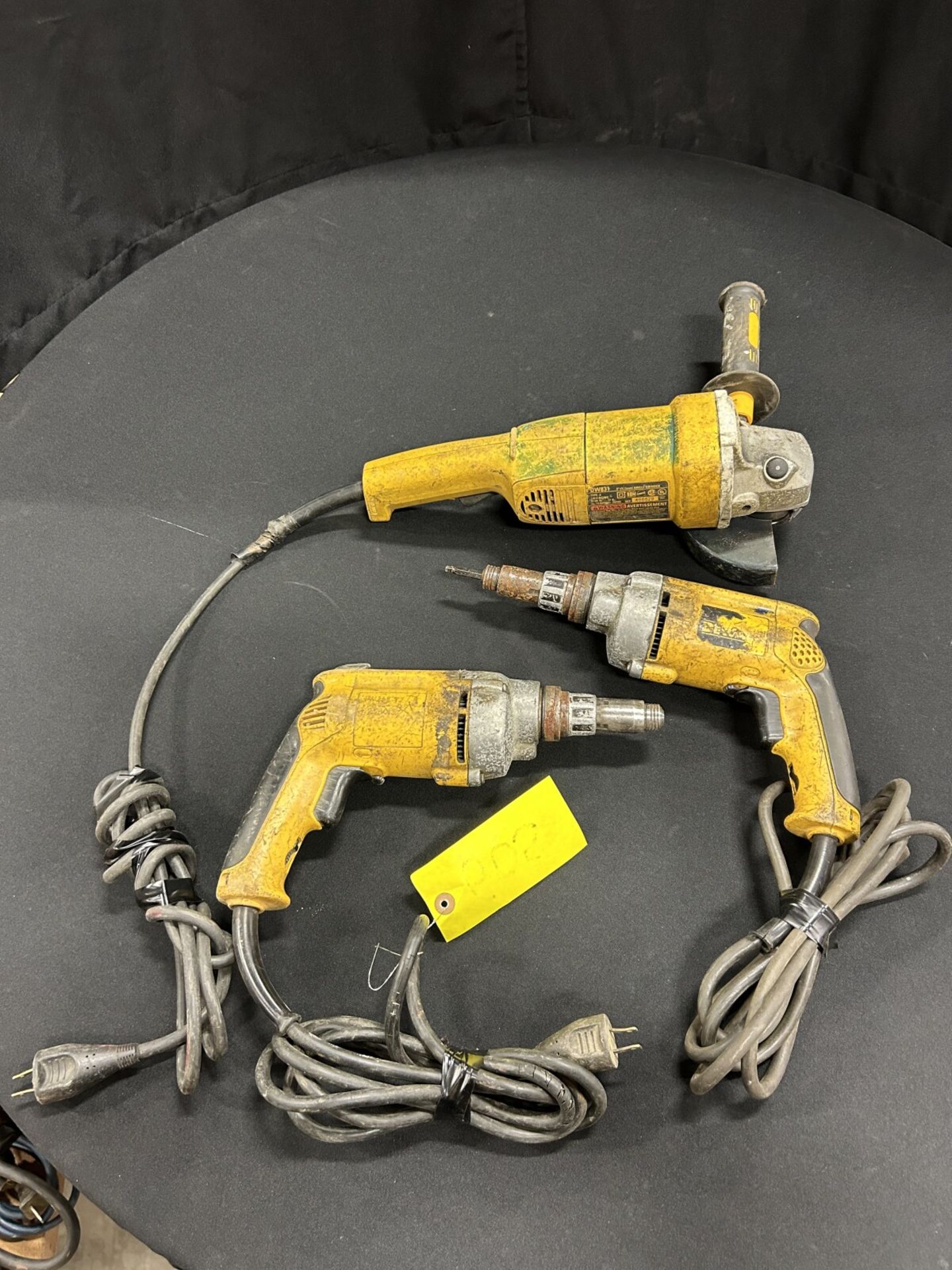 DEWALT 5" ELEC. ANGLE GRINDER, 2 - VSR SCREWDRIVERS