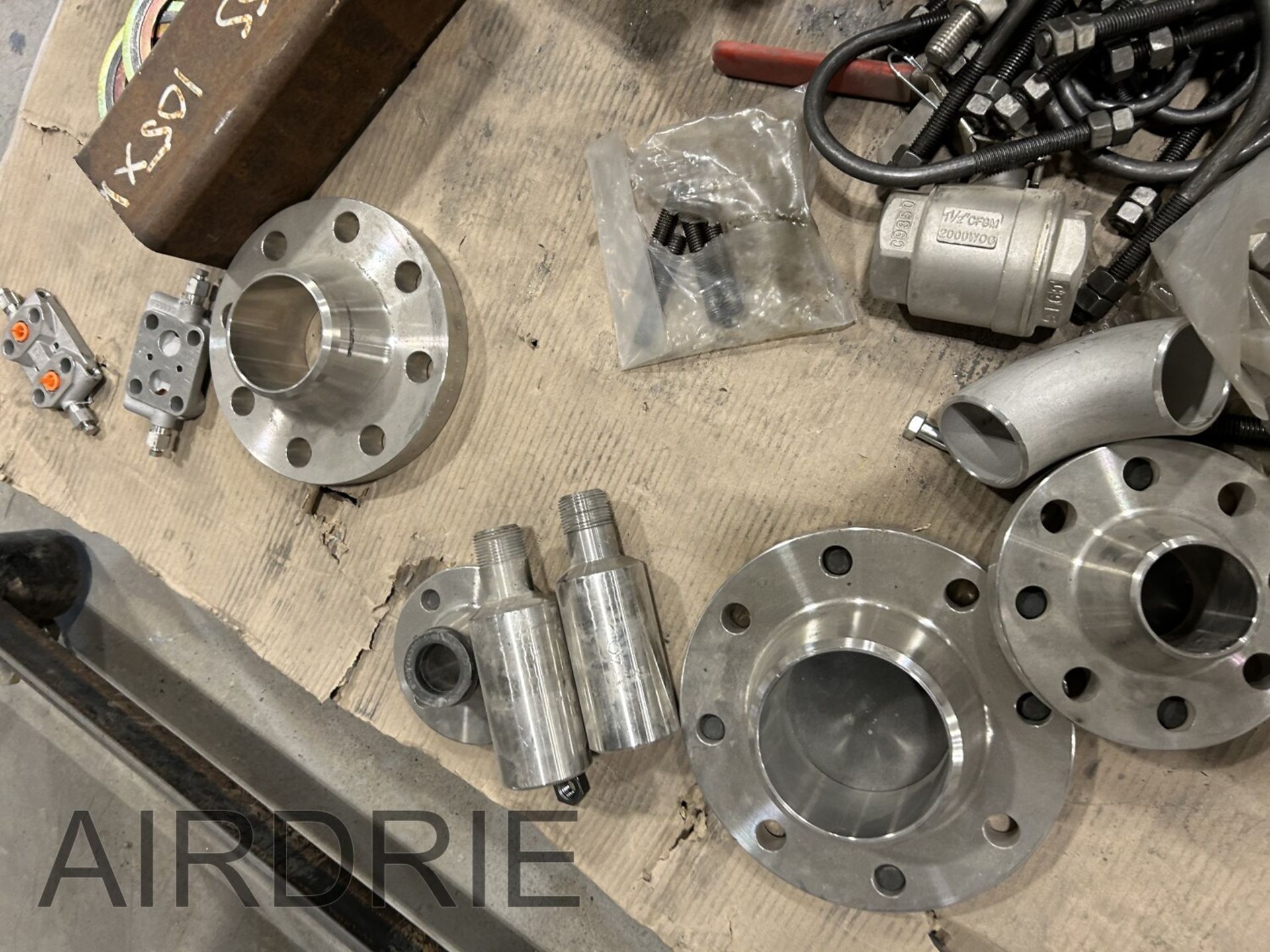 *OFFSITE* L/O ASSORTED STAINLESS UNIONS, FLANGES AND ASSORTED THREADED STUDS, BOLTS, GASKETS, ETC. - Bild 2 aus 6